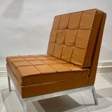 Paire de chauffeuses en cuir camel par Florence Knoll