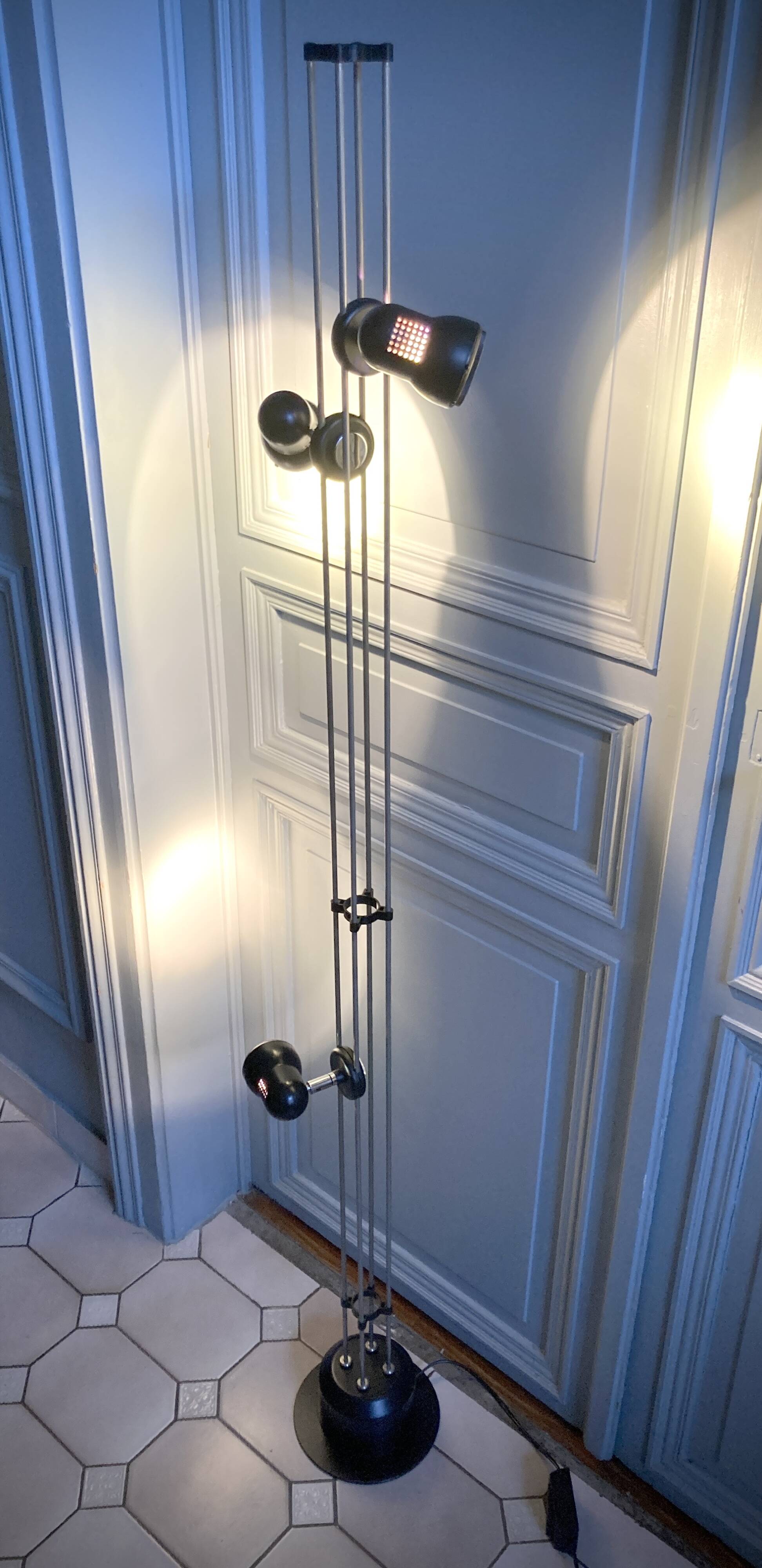 Adjustable and orientable light column 1980 for massive.