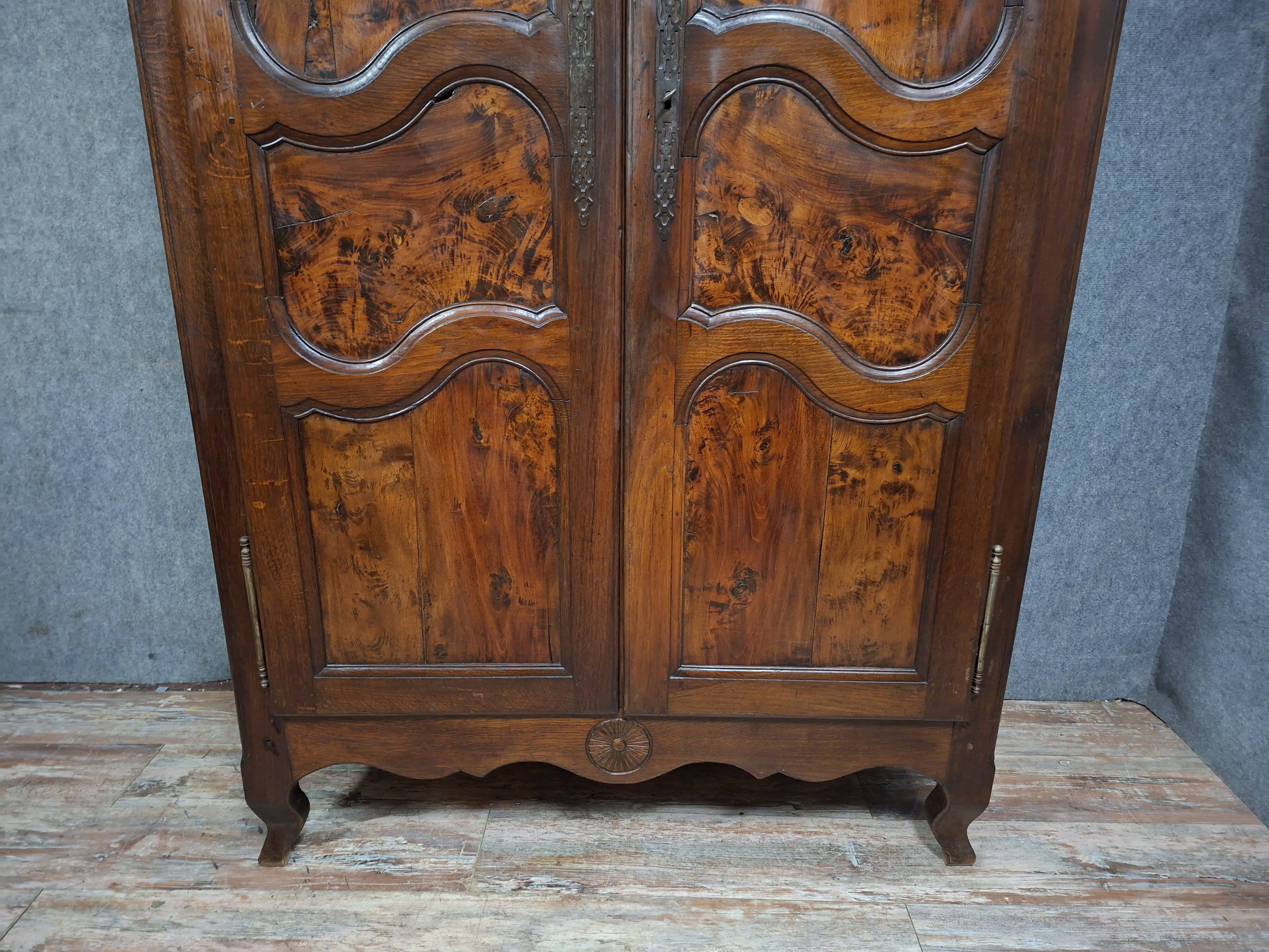 Bressanne wardrobe in walnut and solid oak, regional work from the 20th century.