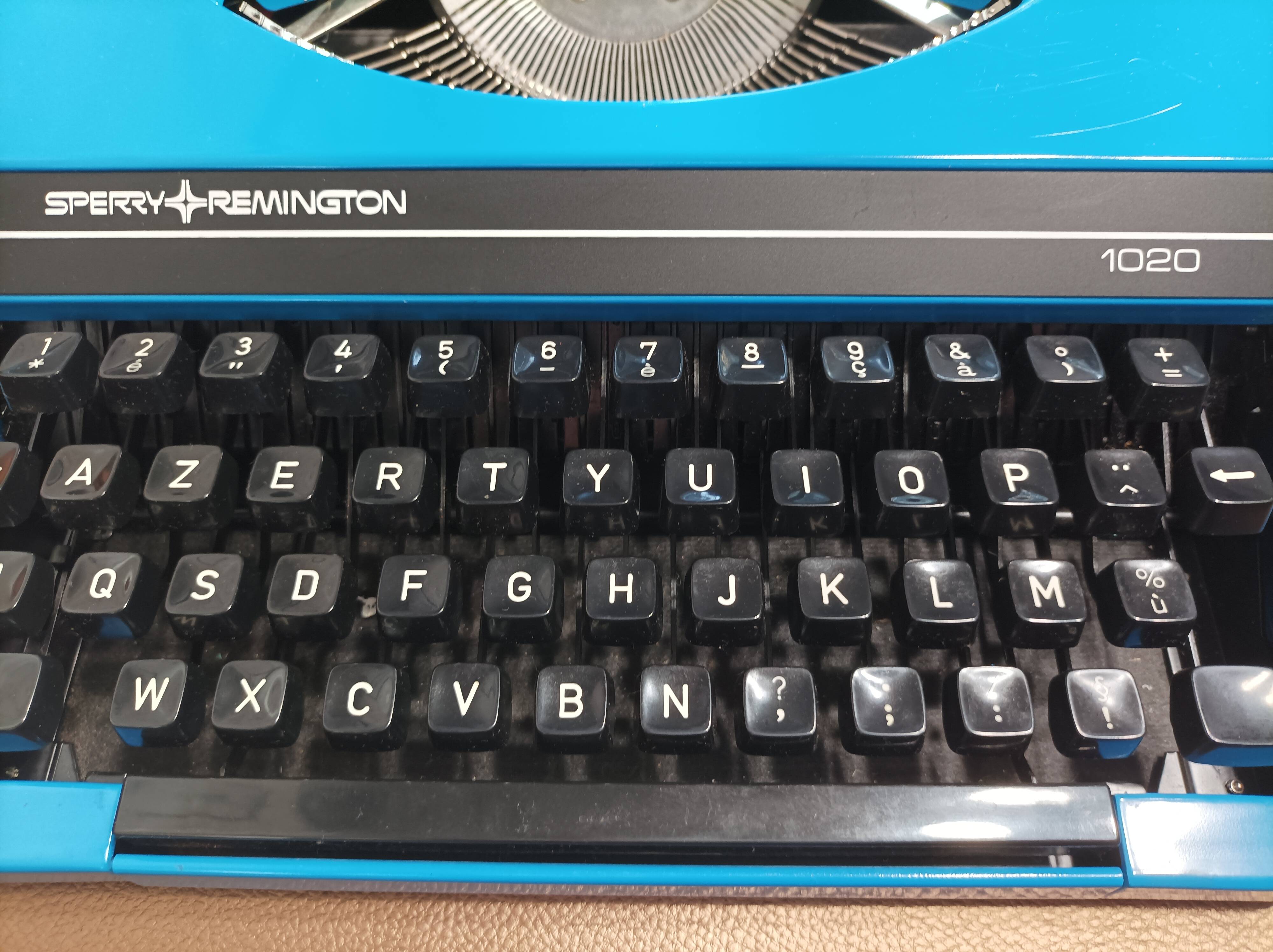Sperry Remington 1020 deep blue typewriter Perfect condition