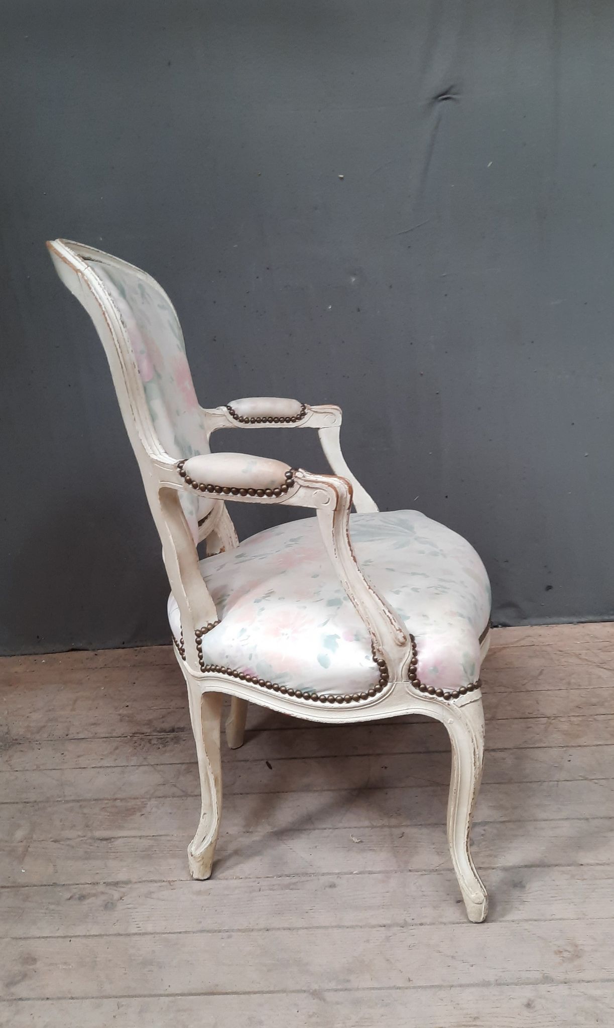 Louis XV armchair in white lacquered wood