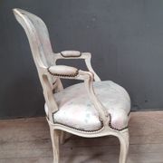 Louis XV armchair in white lacquered wood