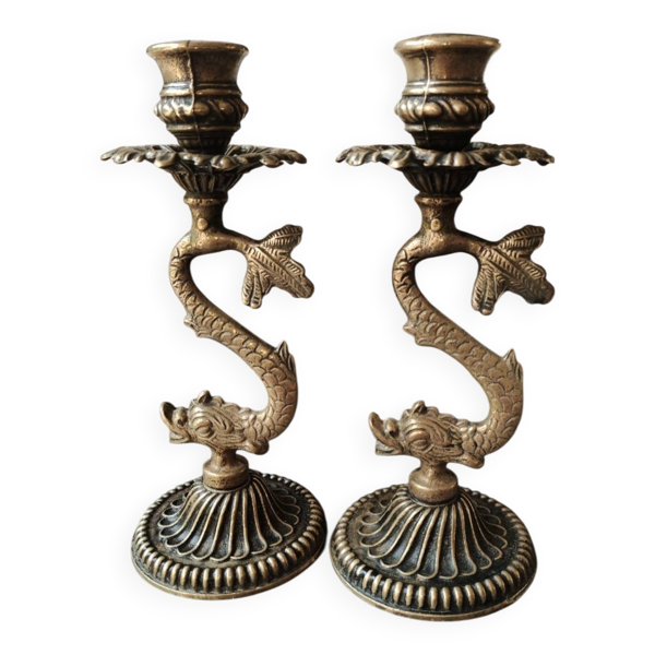 Paire Bougeoirs Carpe Koi, style Art Nouveau. En bronze patiné vieil or
