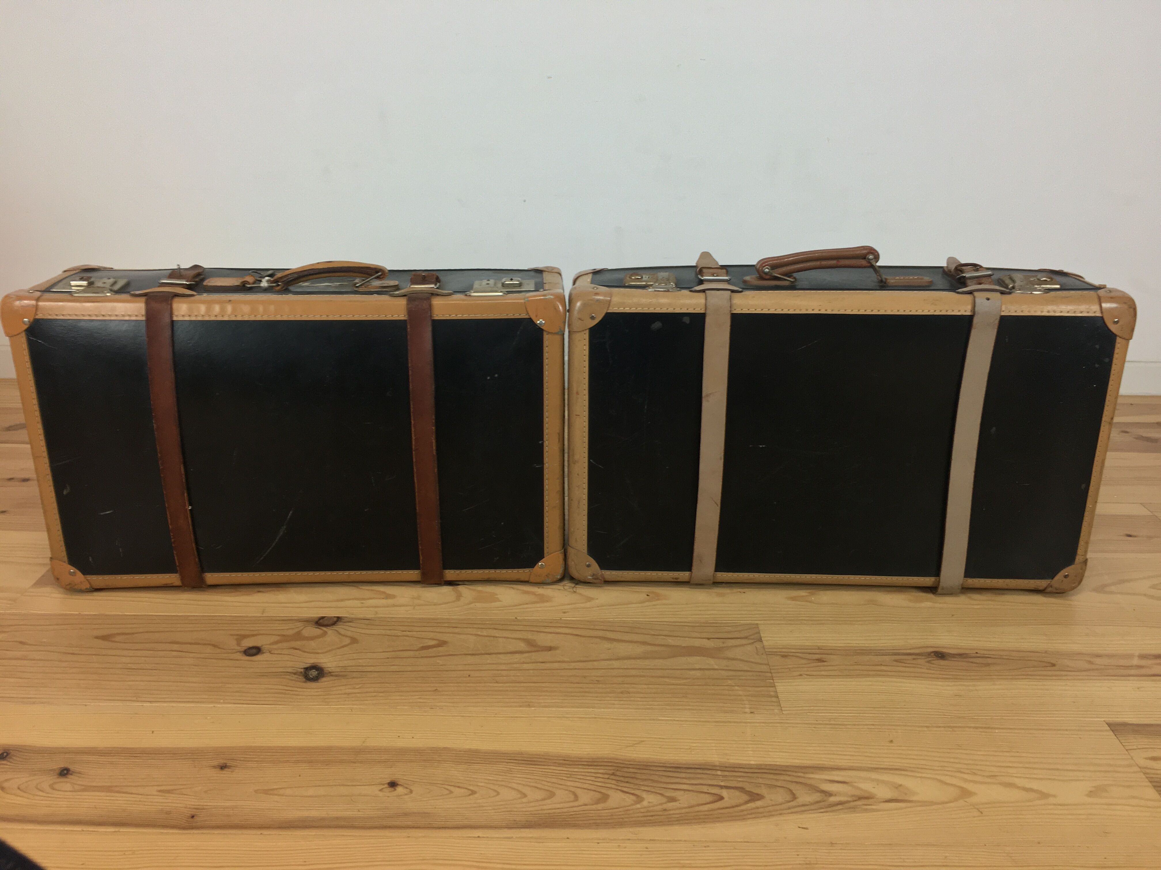 Suite of 2 suitcases, 50s