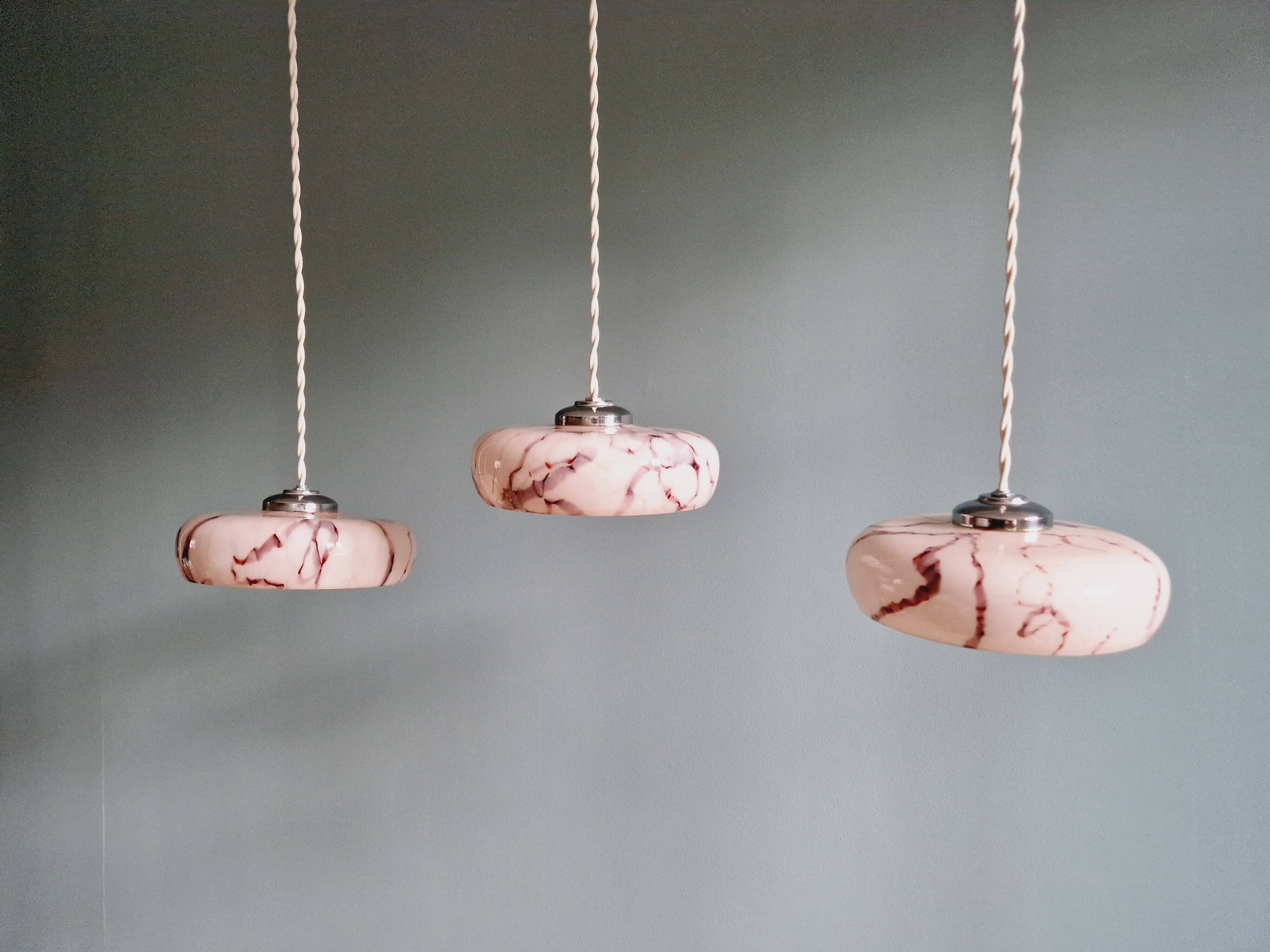 Set of 3 pendants in pink marbled opaline