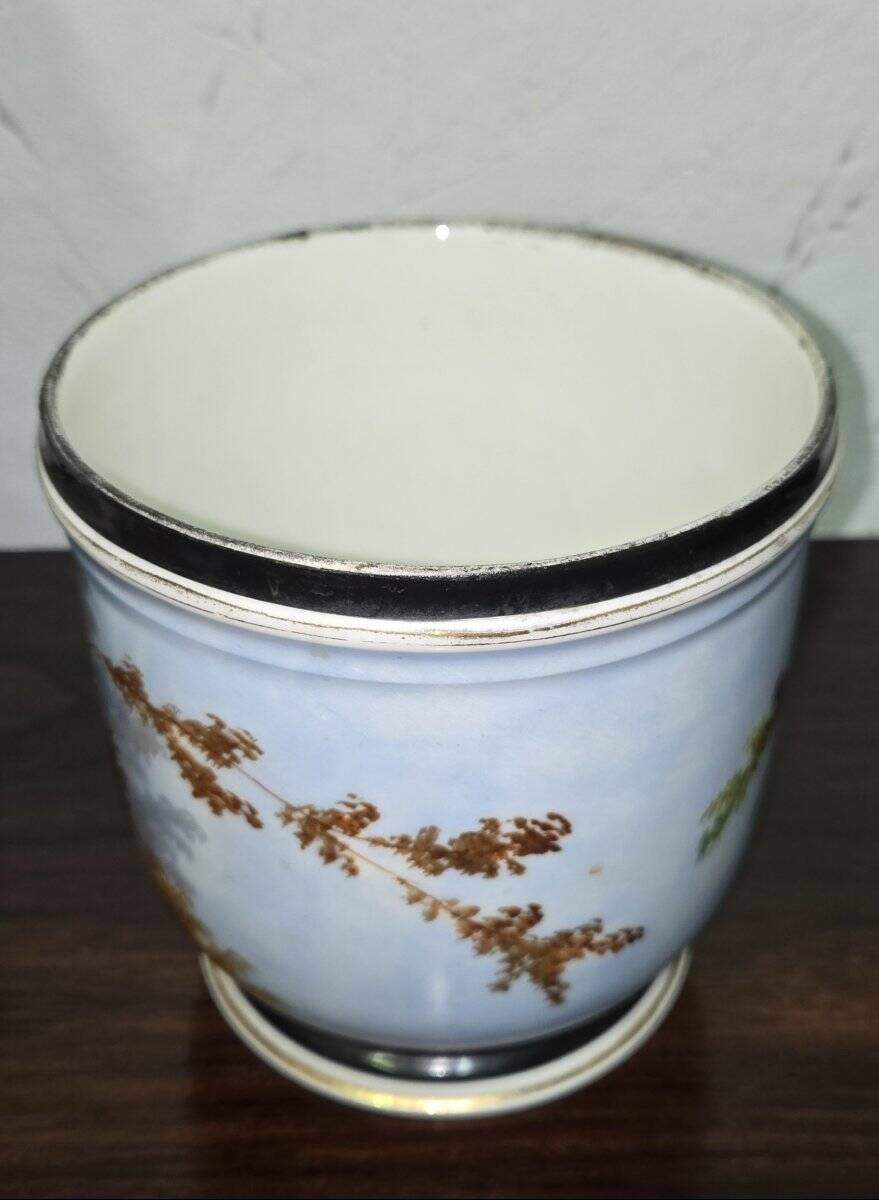 Cache-pot / antique decorative pot – deer décor – porcelain from Paris - H 16 cm