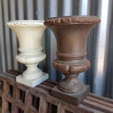 Pair of cast-cast medicis