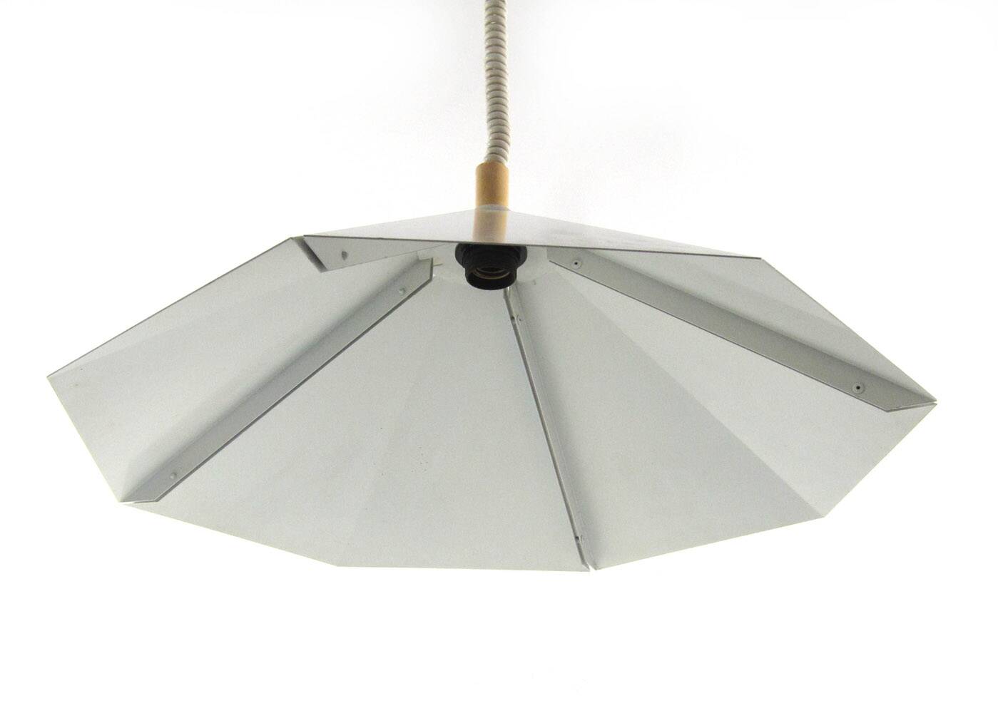 Minimalist and discreet metal sheet lamp from the 1970s.