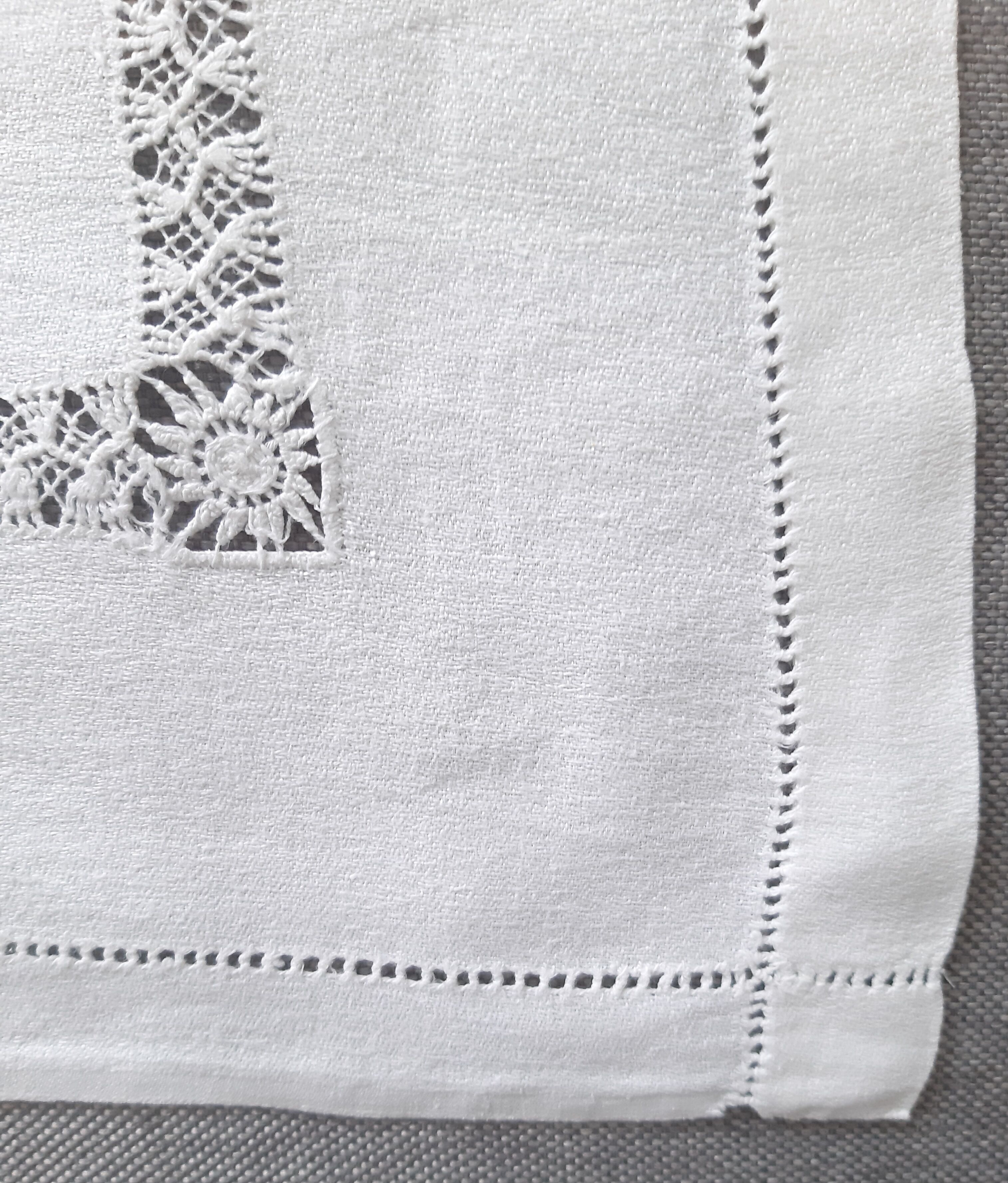 Embroidered tablecloth BC