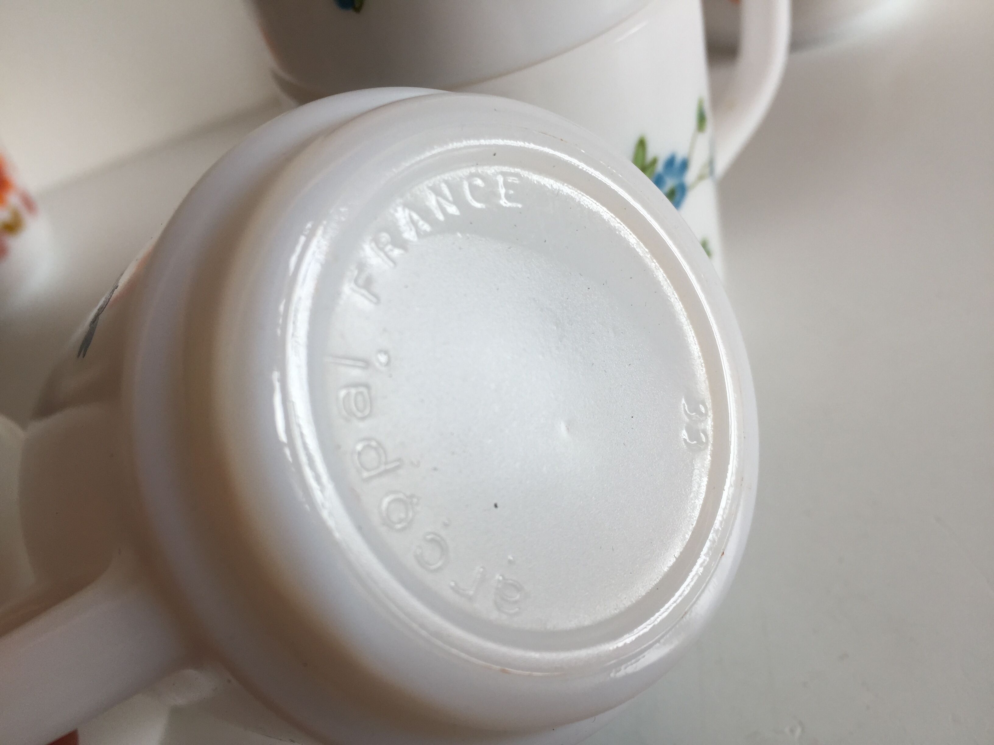 Set of 8 cups at cafe arcopal – france