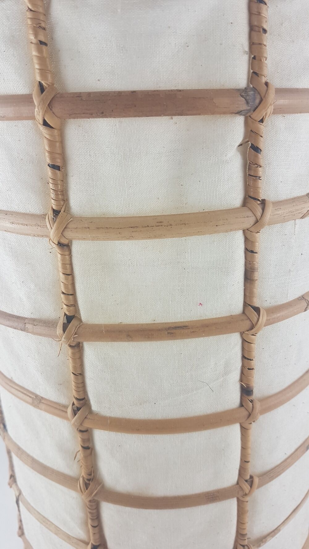 Lamp to be laid in rattan and fabric