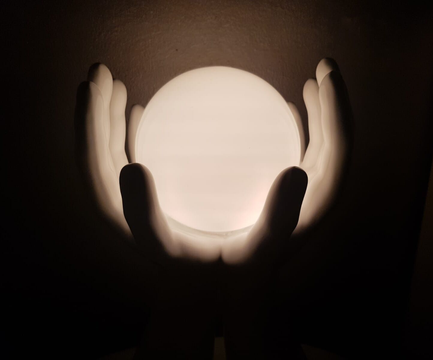 Italian design ceramic table lamp two hands and a glass sphere