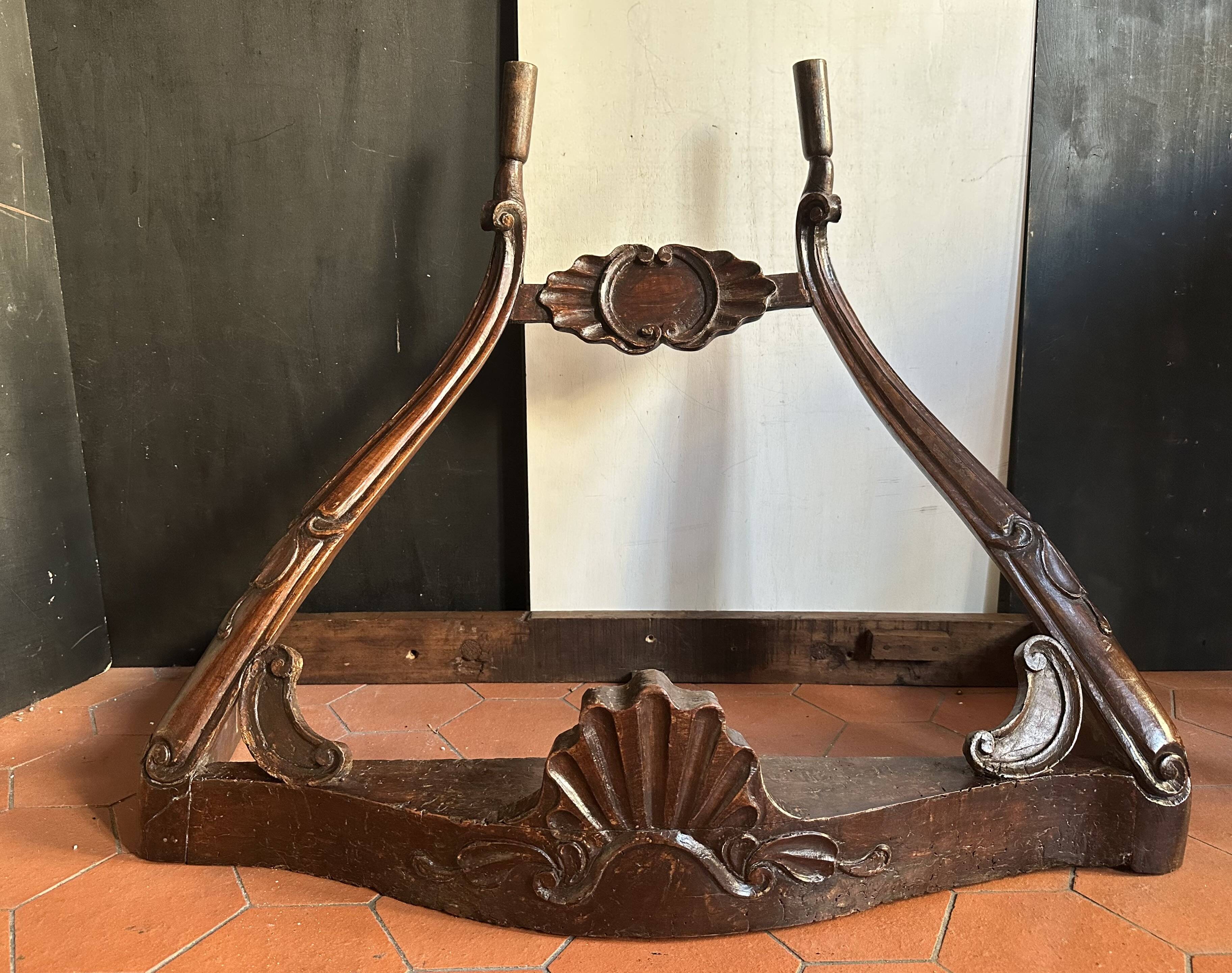 Antique wall console in carved walnut, Louis XV style, 19th century.