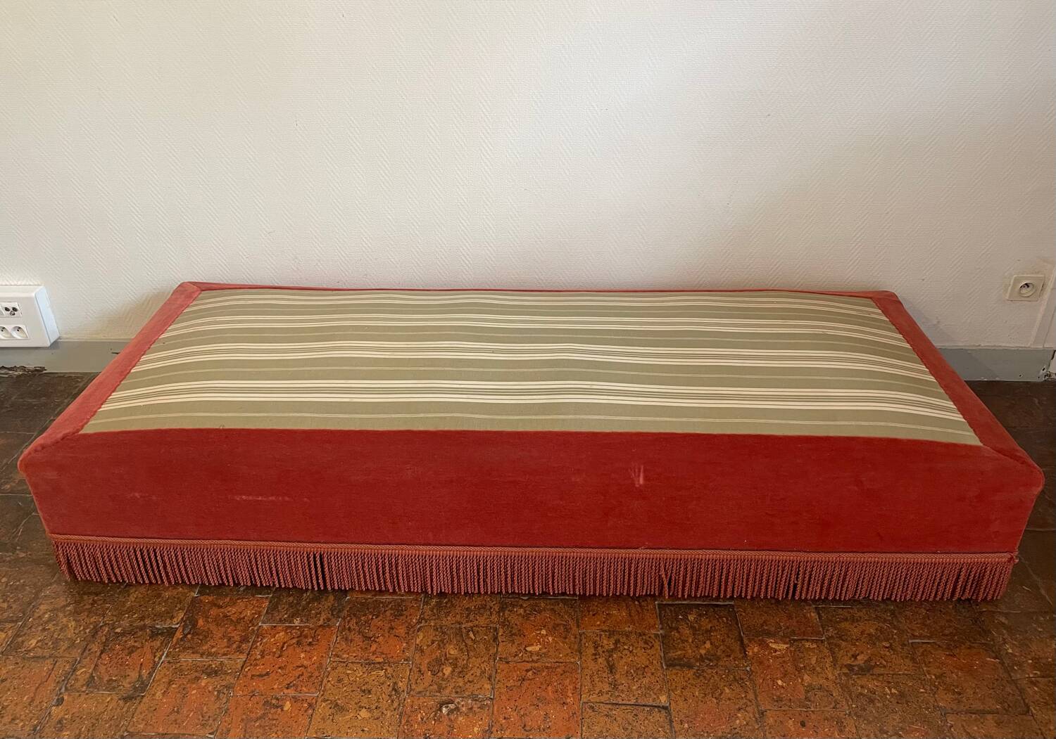 Vintage velvet daybed bench