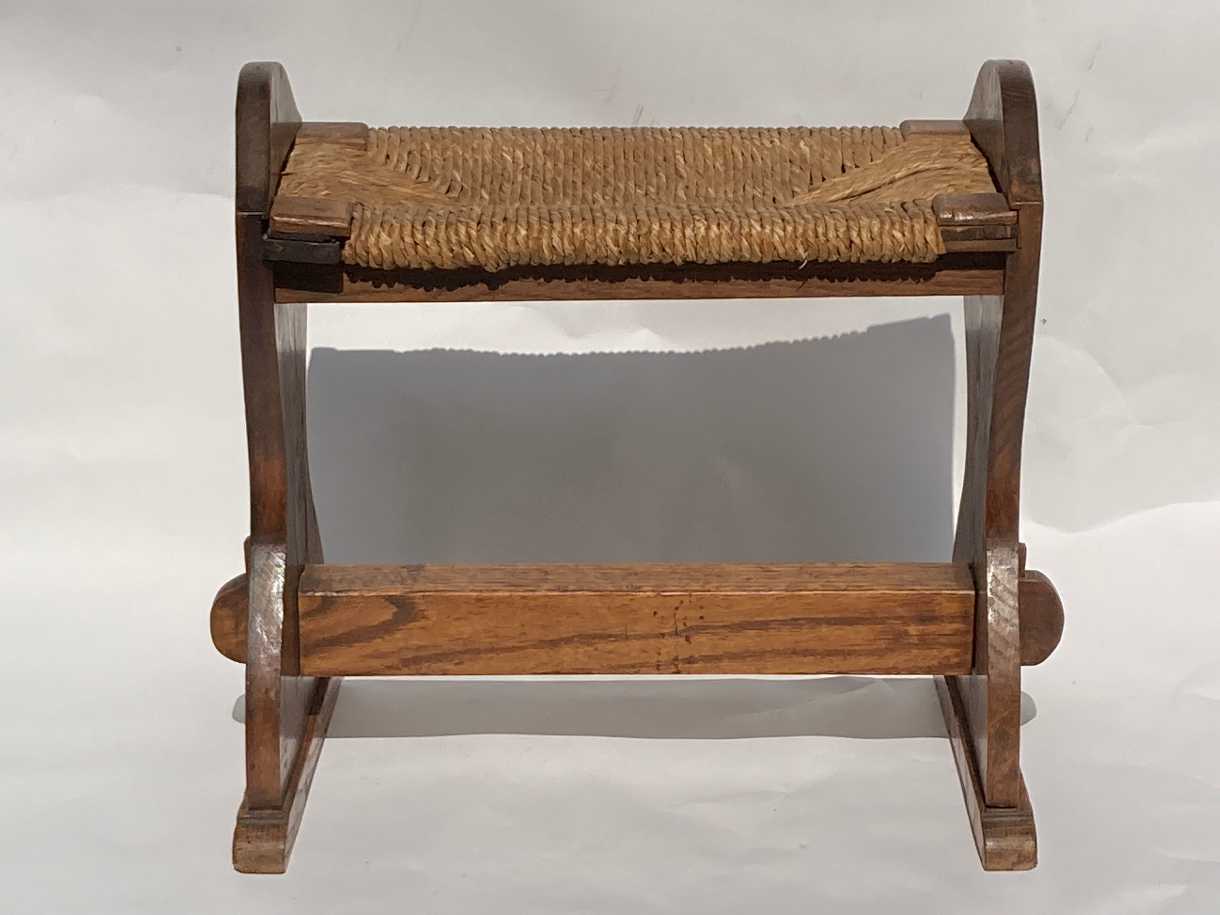Tabouret en osier monastry antique ou hocker