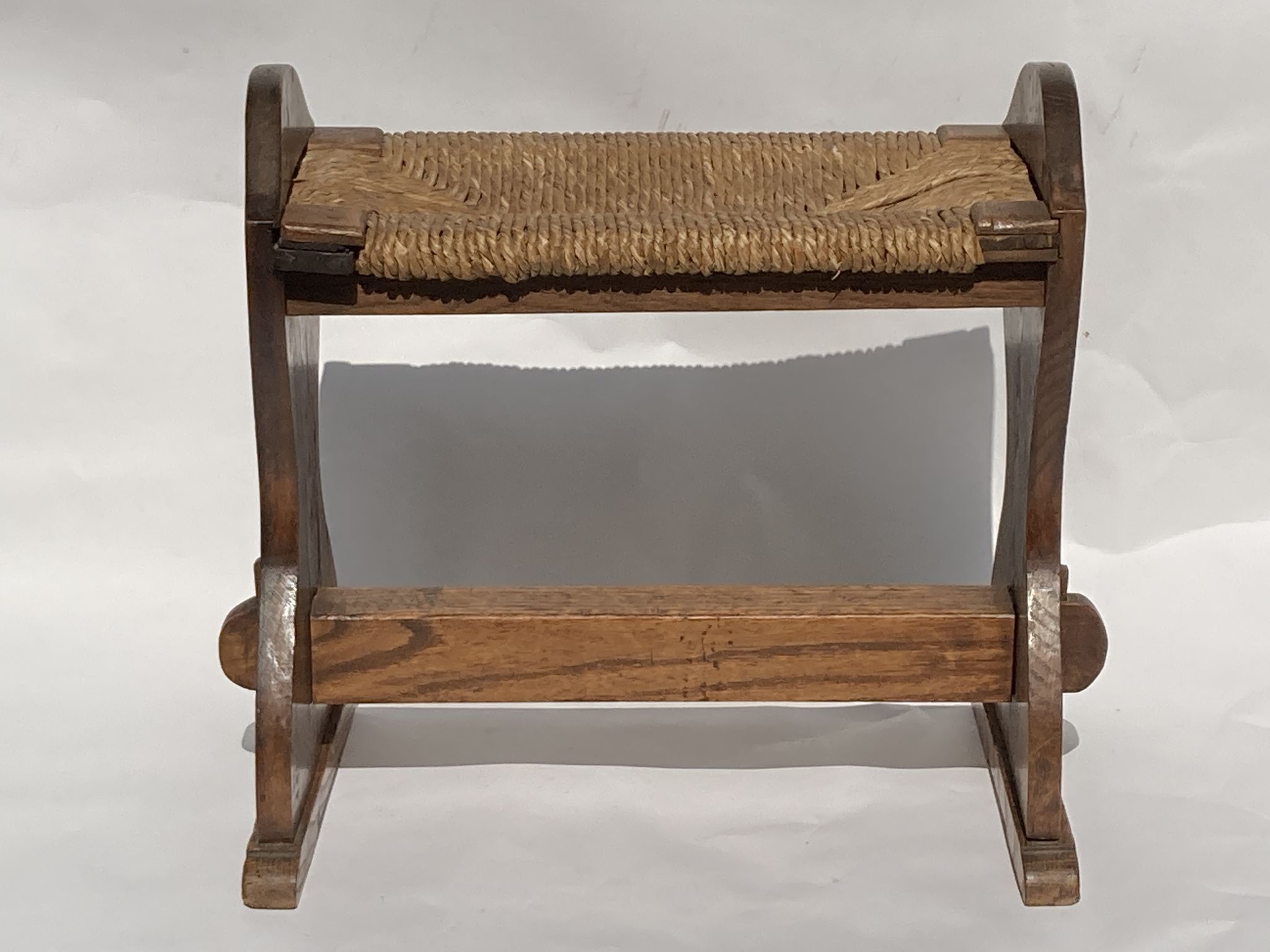 Tabouret en osier monastry antique ou hocker