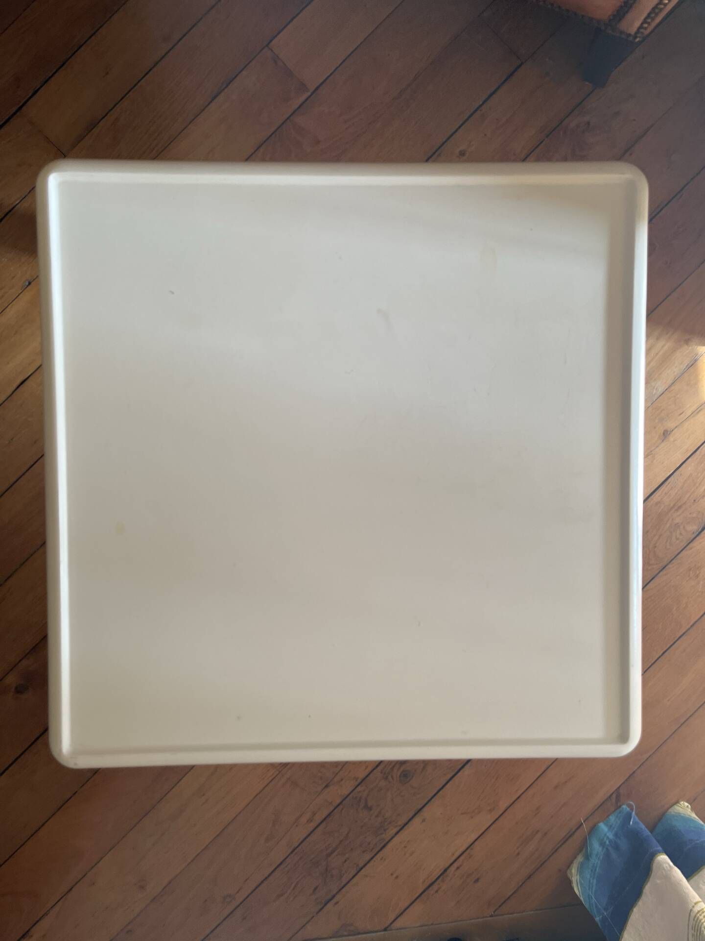 Table basse space age en polyuréthane blanc, probablement Horn Collect
