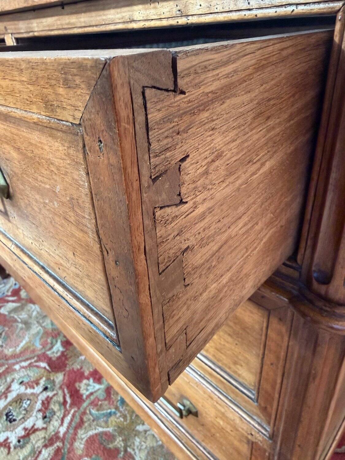 Commode d'époque Louis XVI en noyer massif