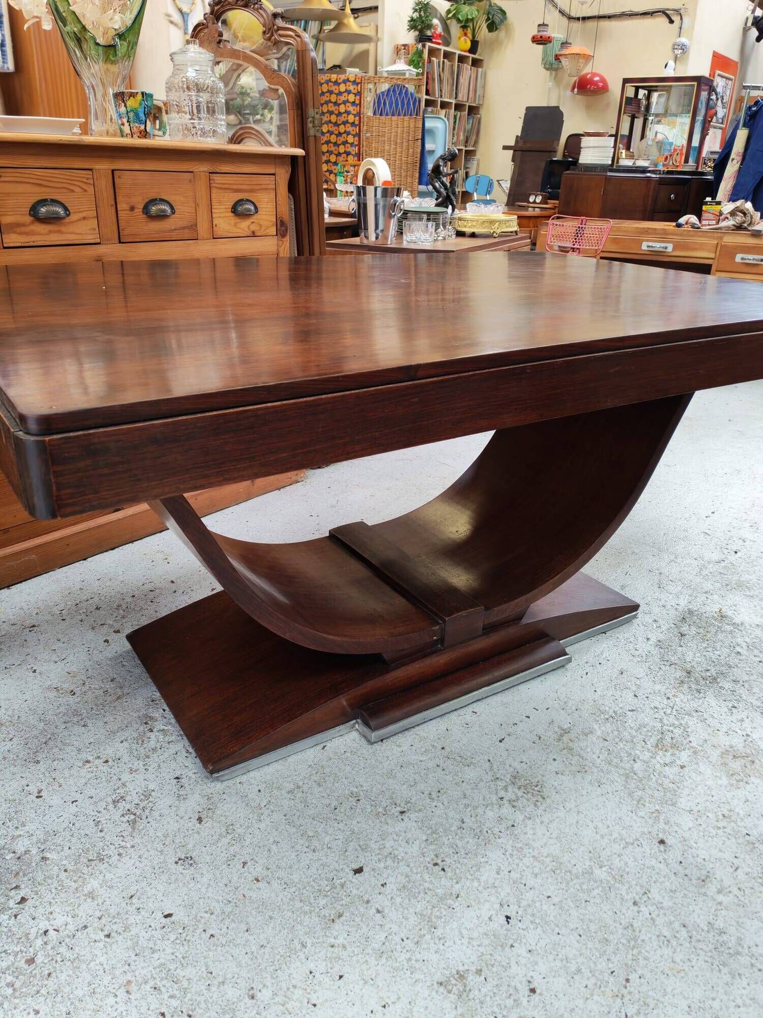 Art Deco dining table with a central cradle base from the 1930s.