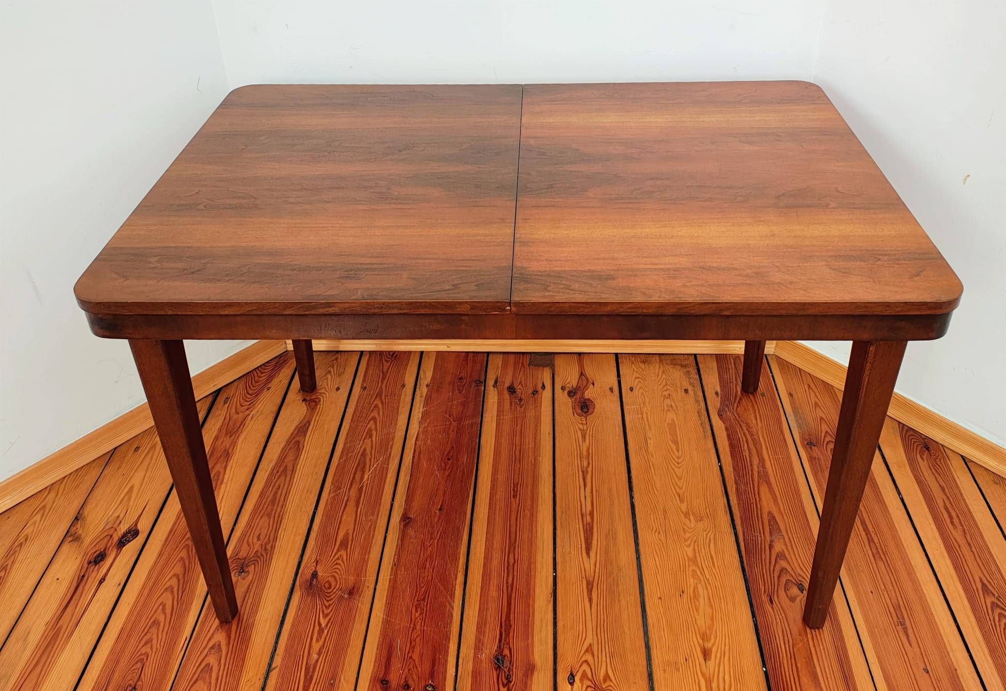 Table extensible tchécoslovaque par Jindřich Halabala pour UP Závody, 1950