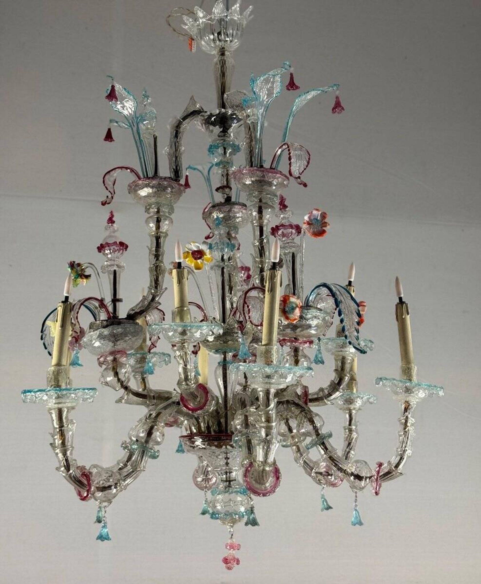 Rezzonico Venetian chandelier in multicolored Murano glass, 12 light arms, circa 1900