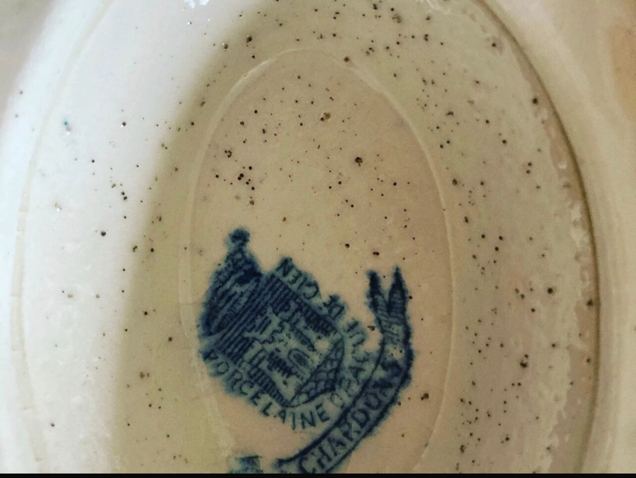 Saucière opaque porcelain of Gien model thistles.