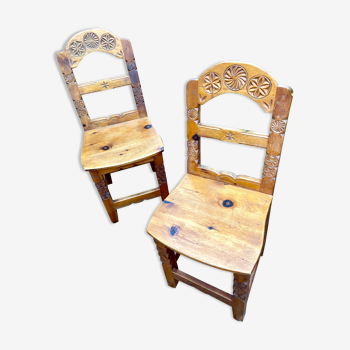Lot de 2 chaises en bois sculpté