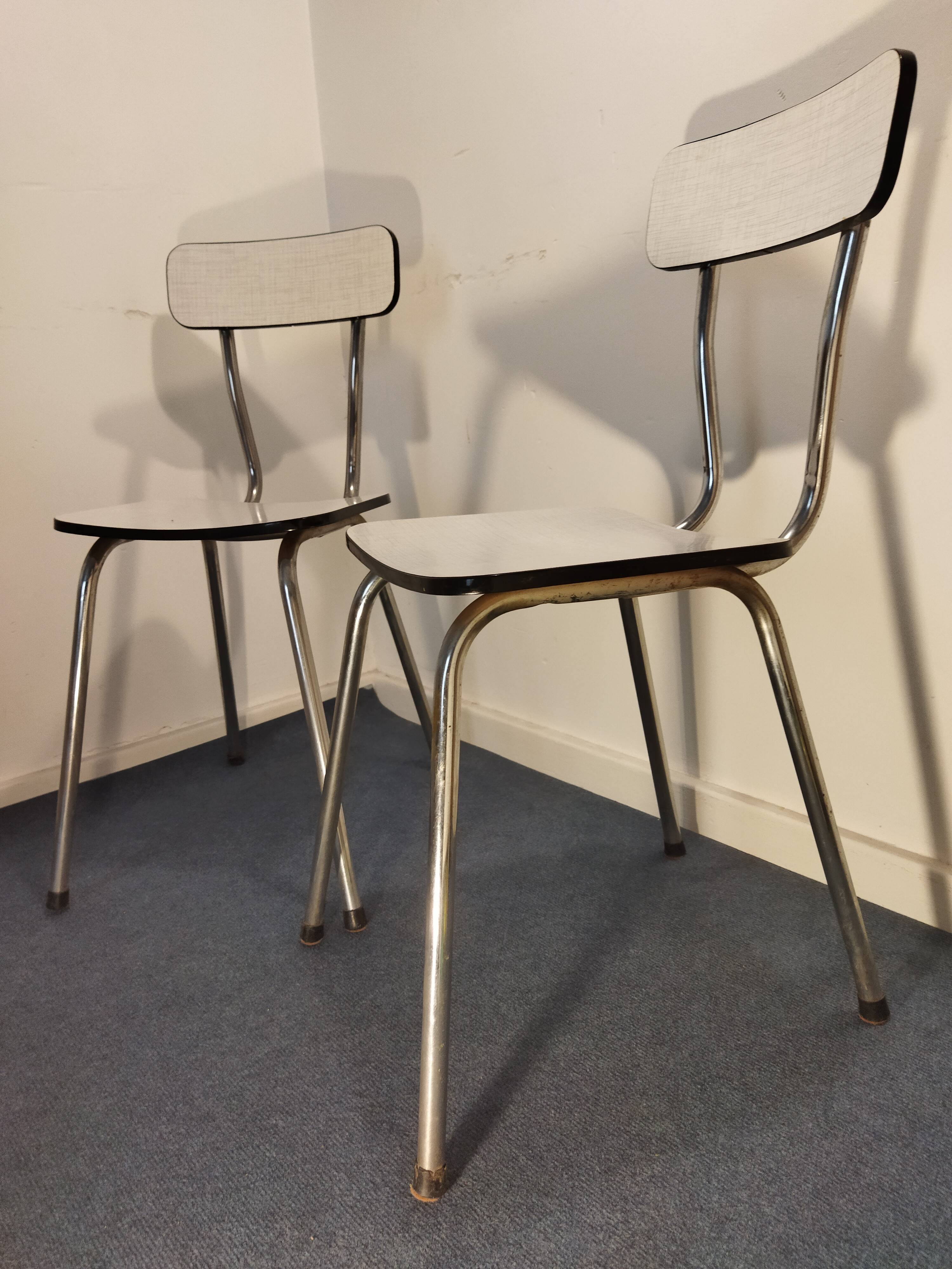 Paire de chaises formica