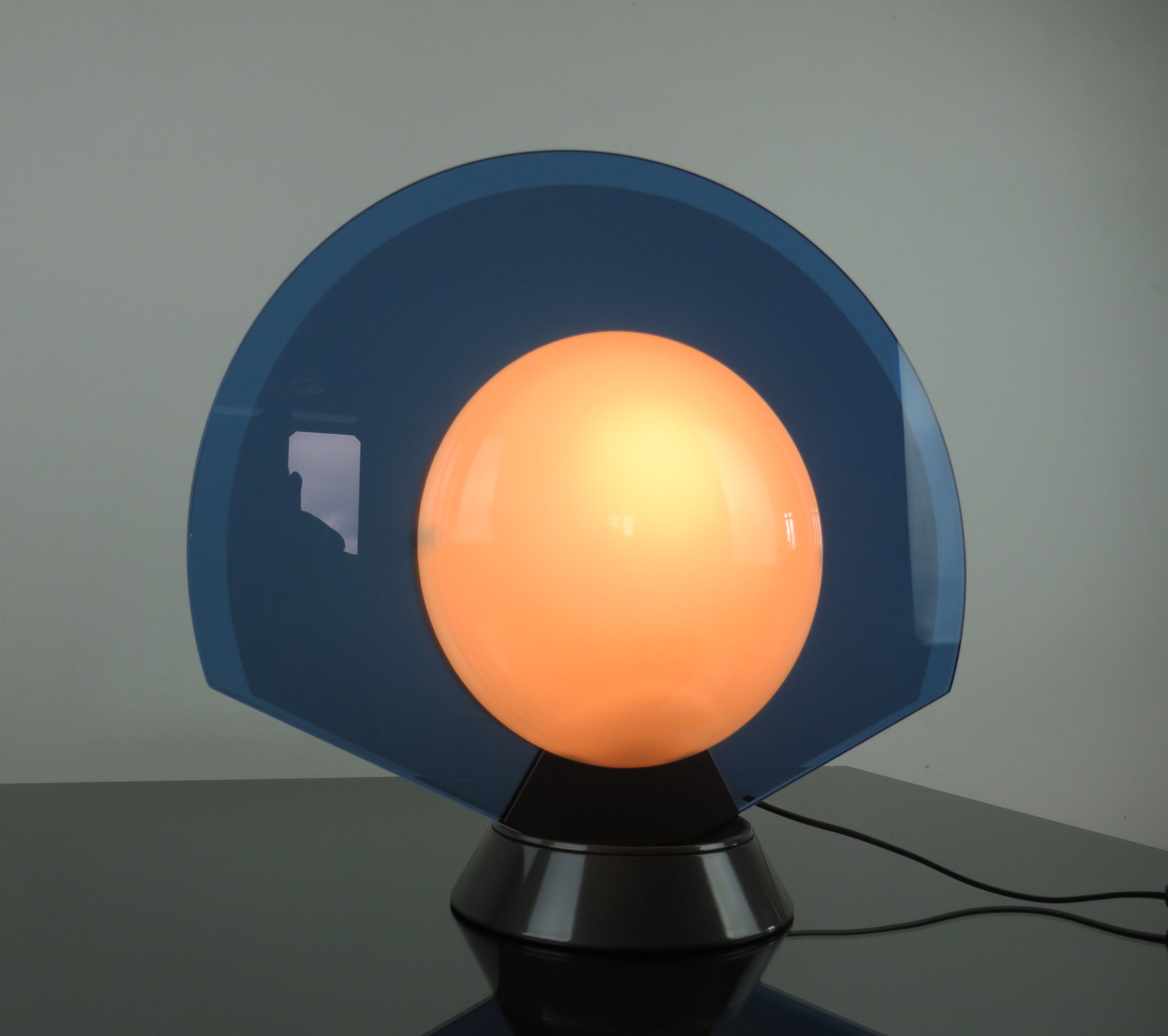Arteluce mod turntable lamp. tikal 1555 designer pier giuseppe ramella (1985)