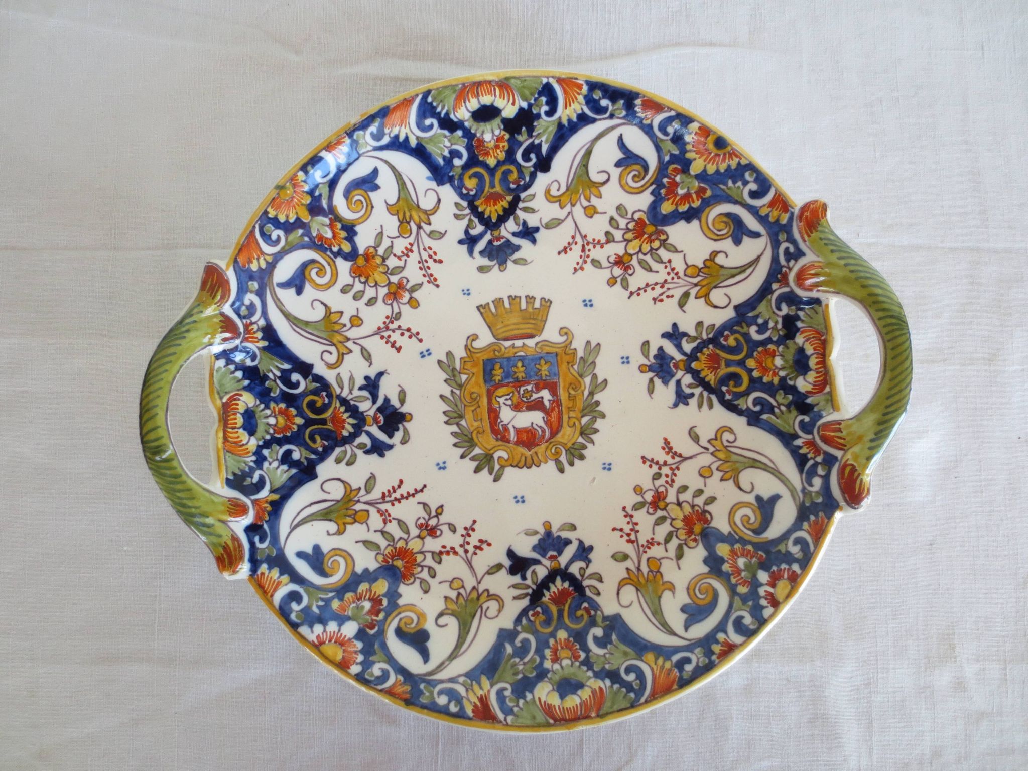 Petit plat avec anses en faience ,décor rouen
