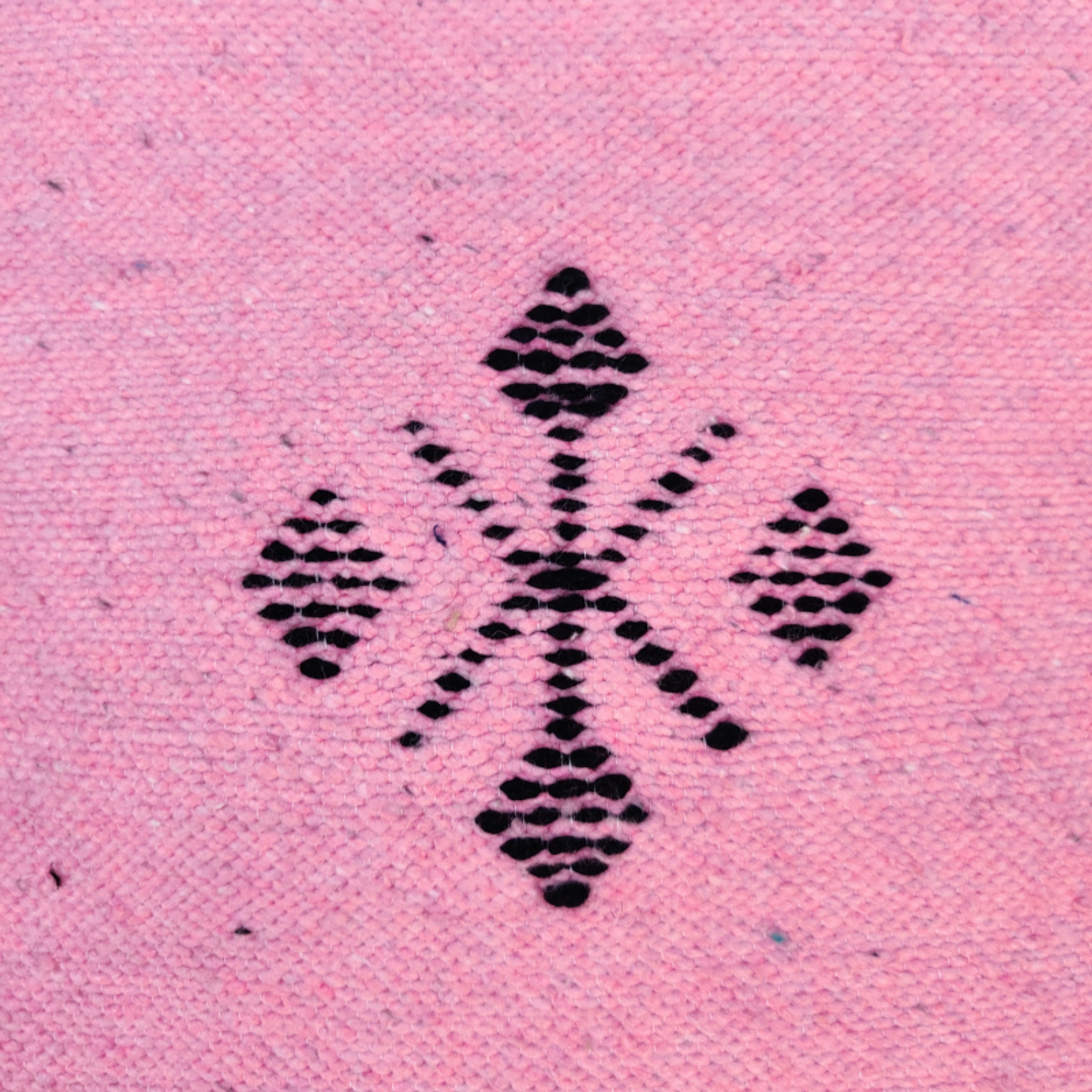 Coussin berbère rose simple
