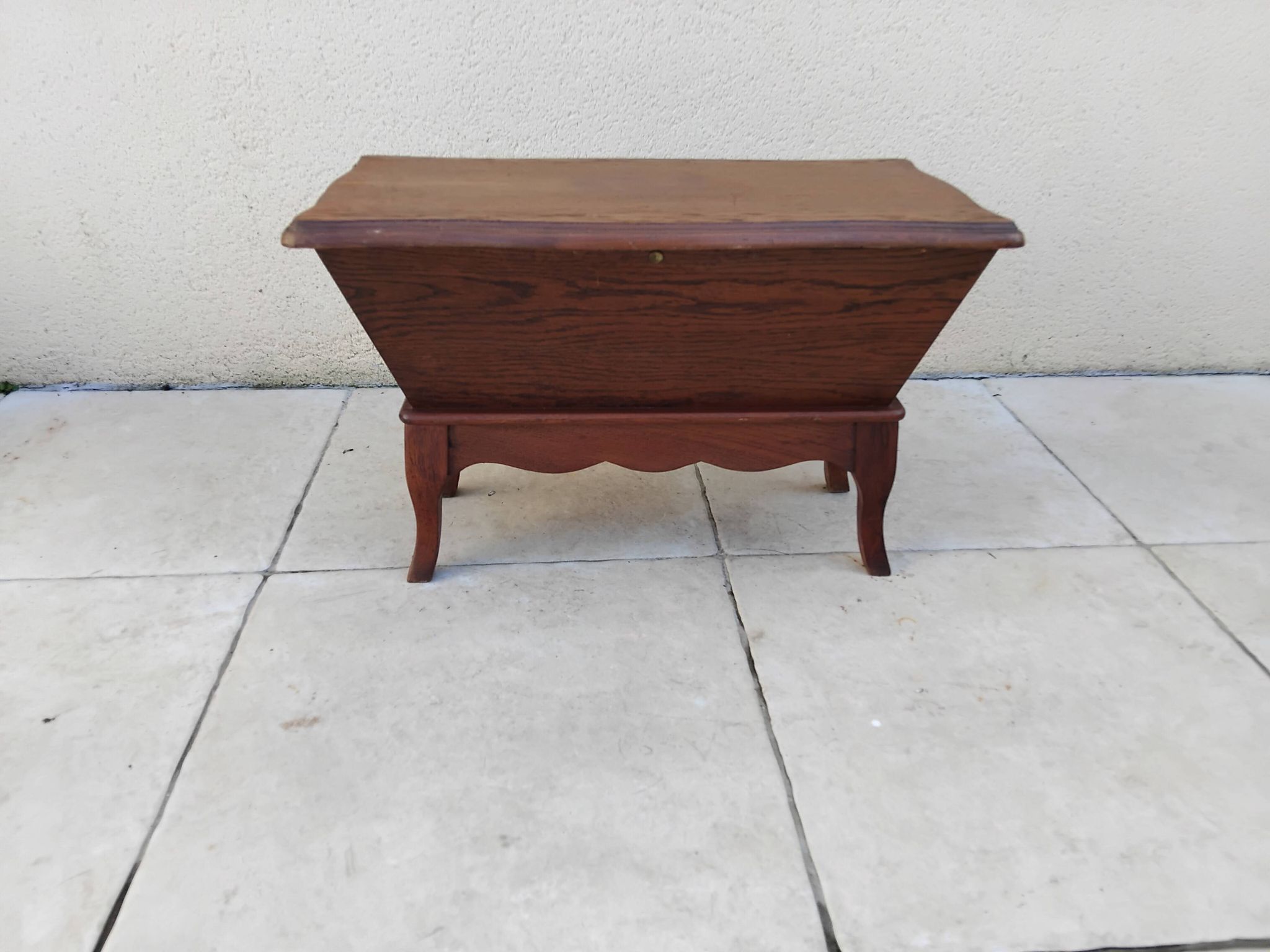 Worker's chest vintage music box knitting toy