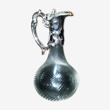 Carafe aiguière en cristal moulé de côtes vénitiennes monté d'un couvercle en métal