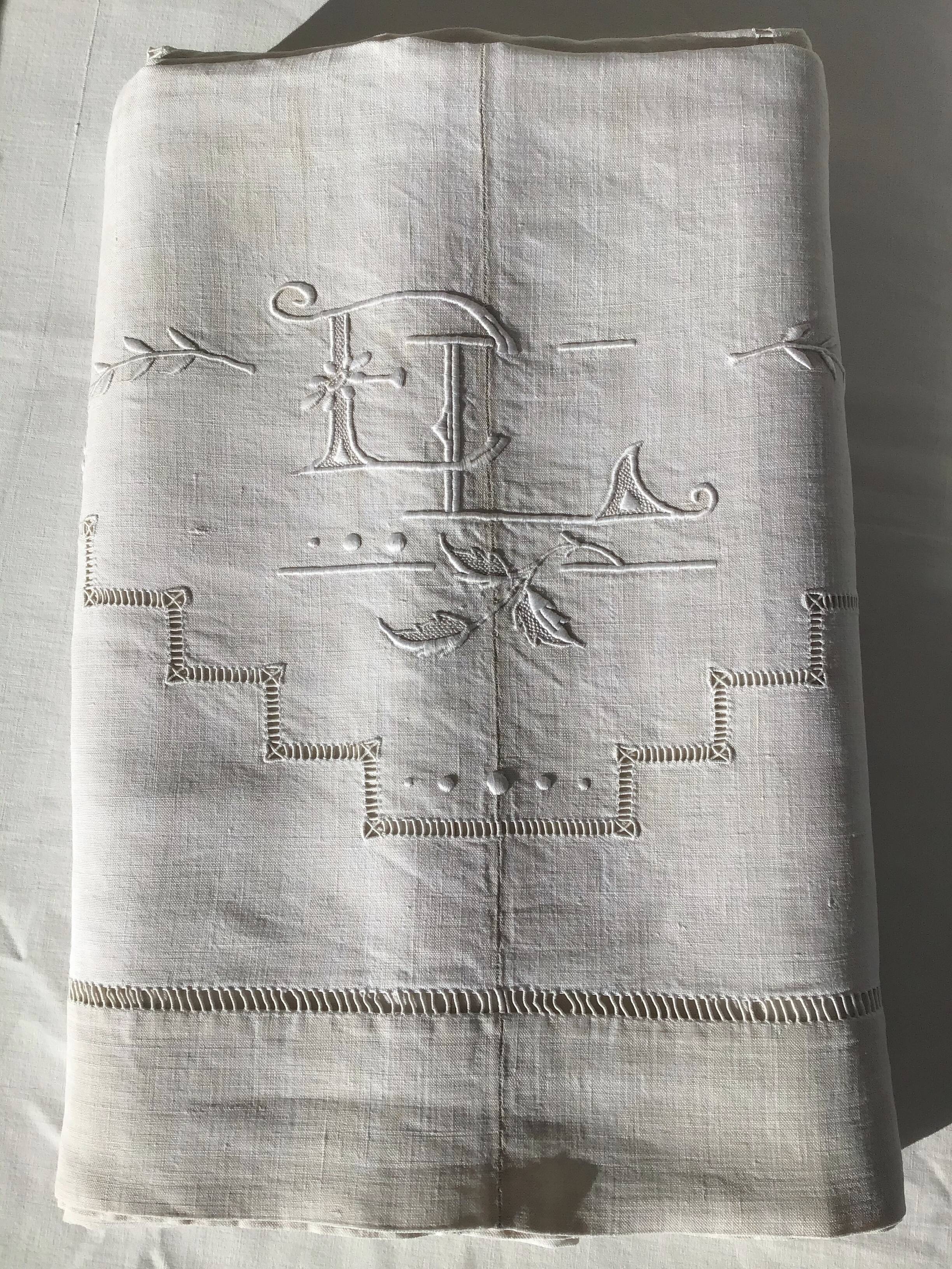 Hand embroidered EL sheet flowers and day scale central sewing