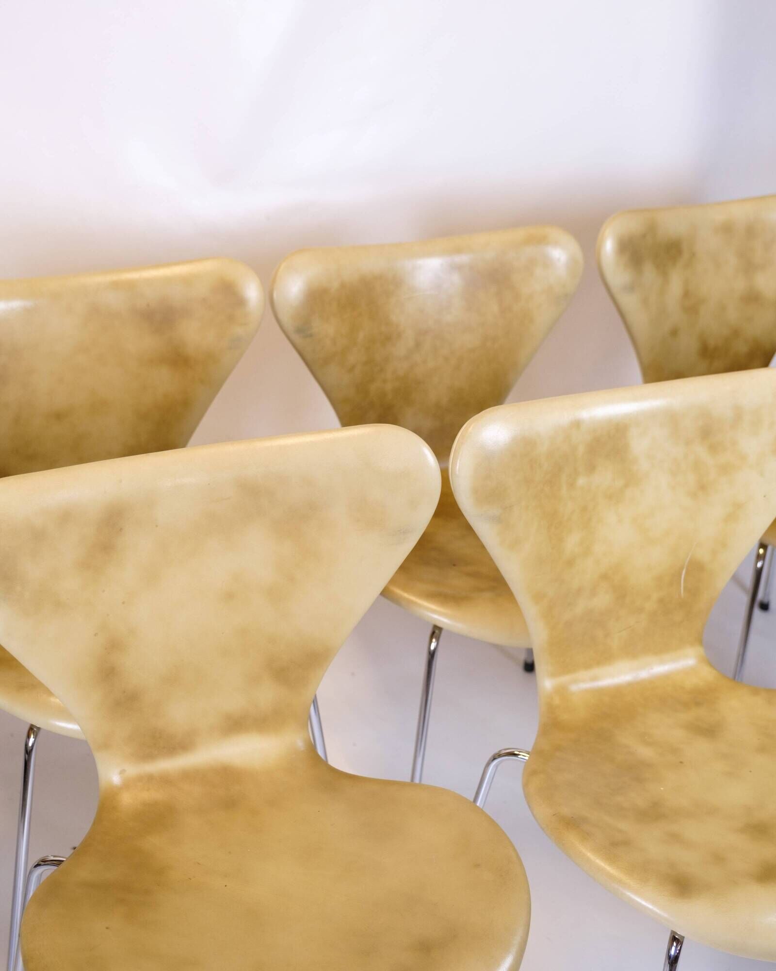 Set of eight Seven chairs - Model 3107 - natural leather - Arne Jacobsen - Fritz Hansen