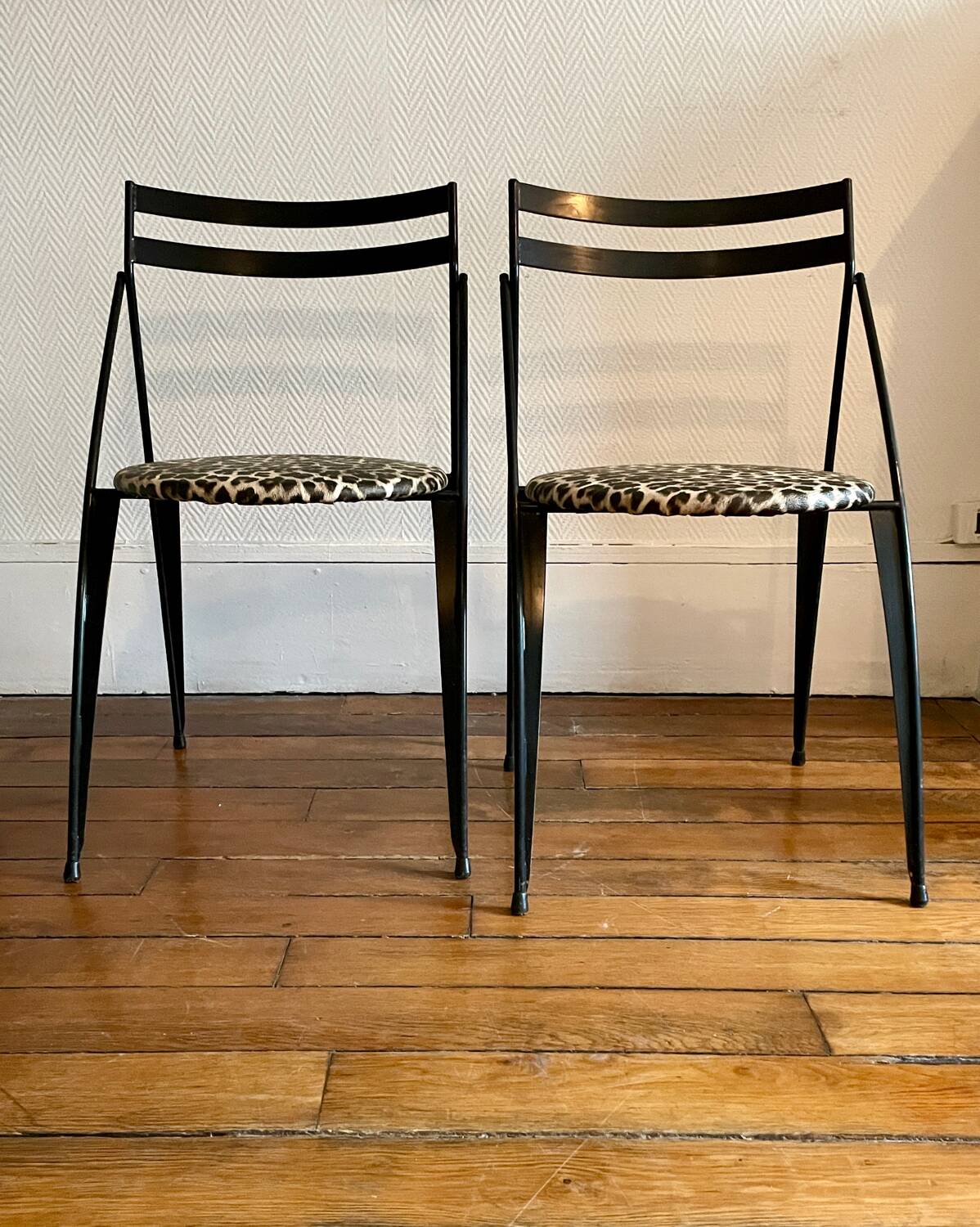 Pair of folding chairs with leopard seats, 1980