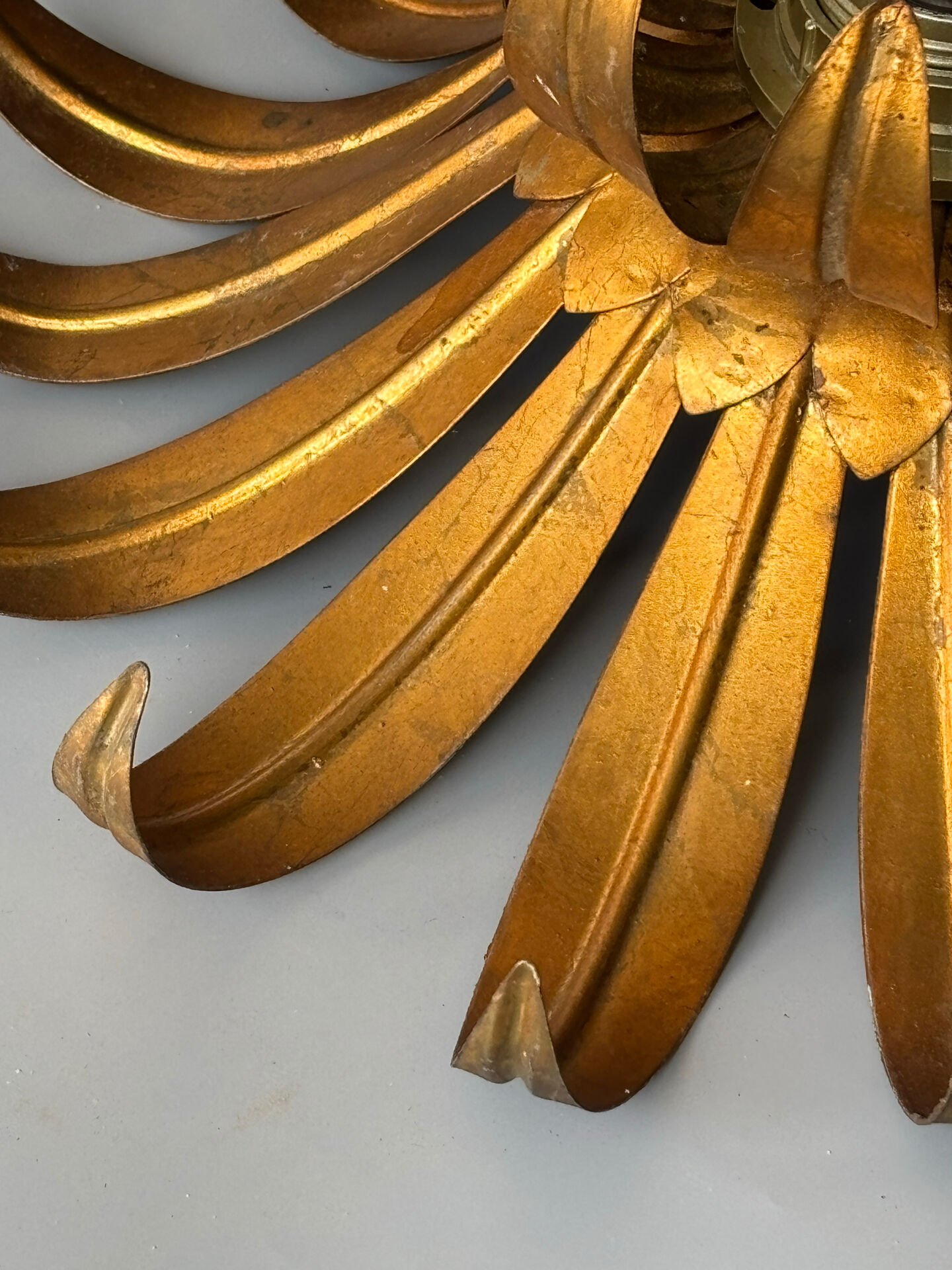 Pair of floral wall lights in gilded metal, 1960