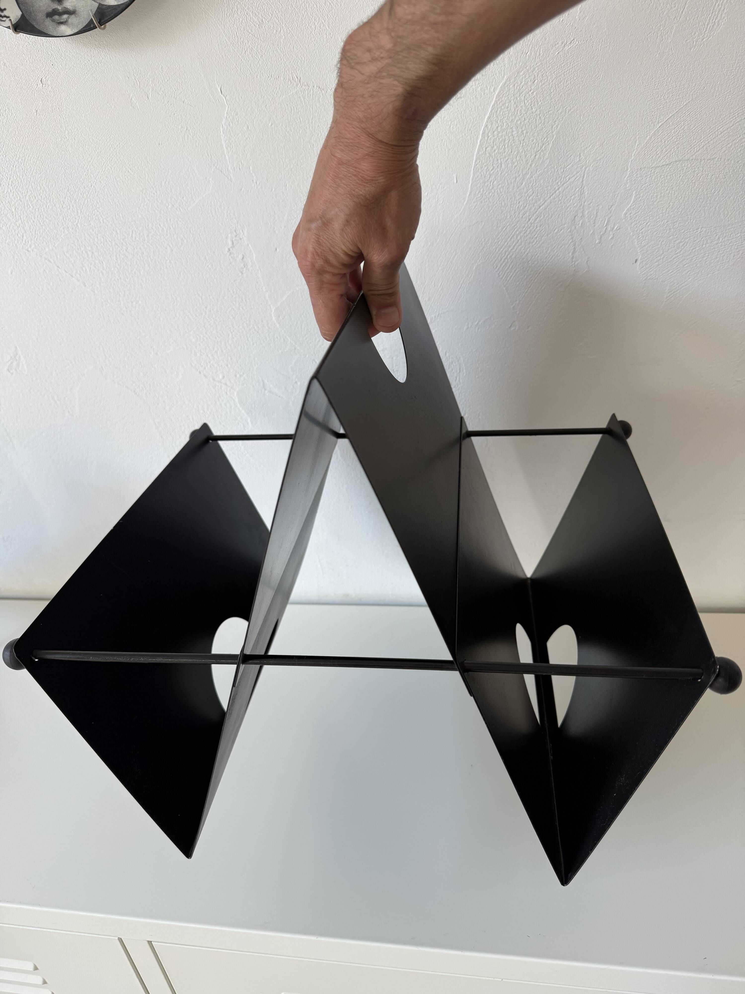 Share magazine rack 80s design Memphis Starck vinyl rack DJ Cassina Flos