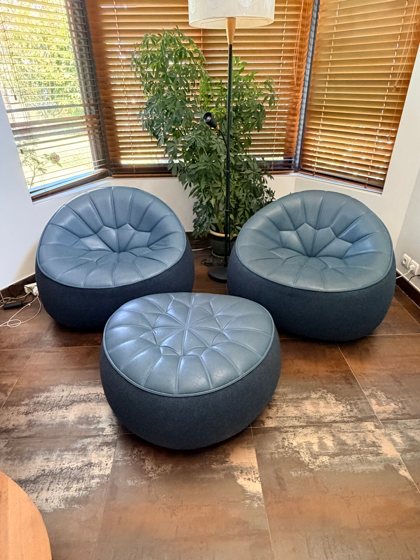 Ottoman Ensemble Cinna — 2 armchairs + leather pouf — Noé Duchaufour-L.
