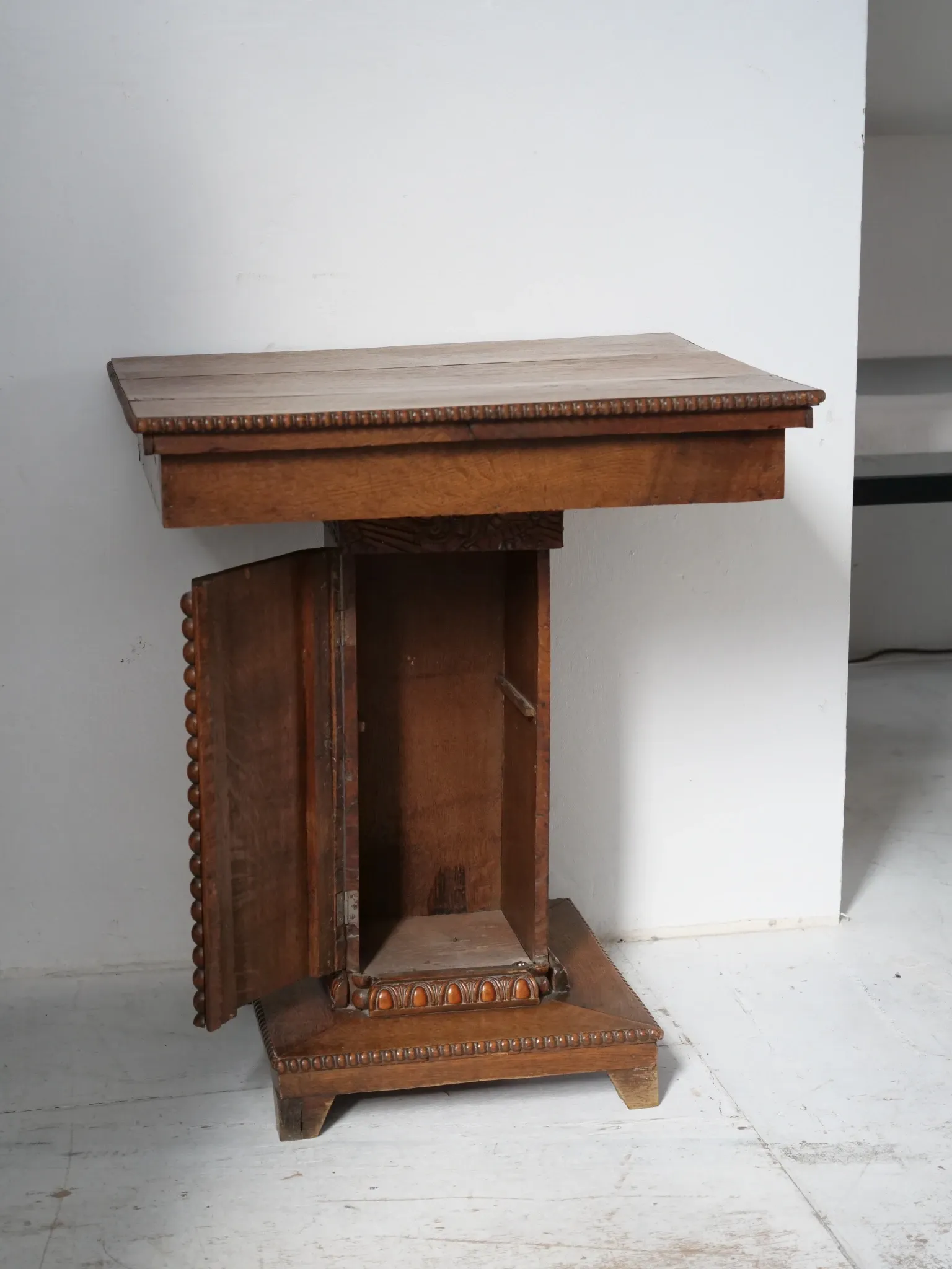 side table in Popular Art style with systems