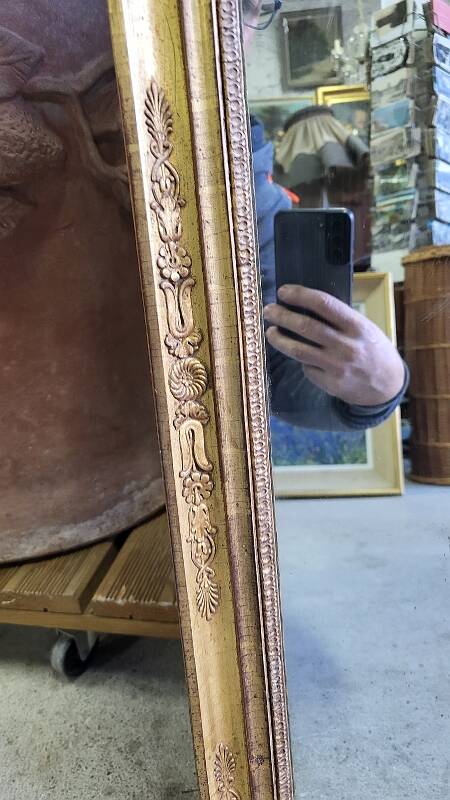 GOLDEN WOODEN MIRROR WITH PALMETTES FROM THE 19TH CENTURY