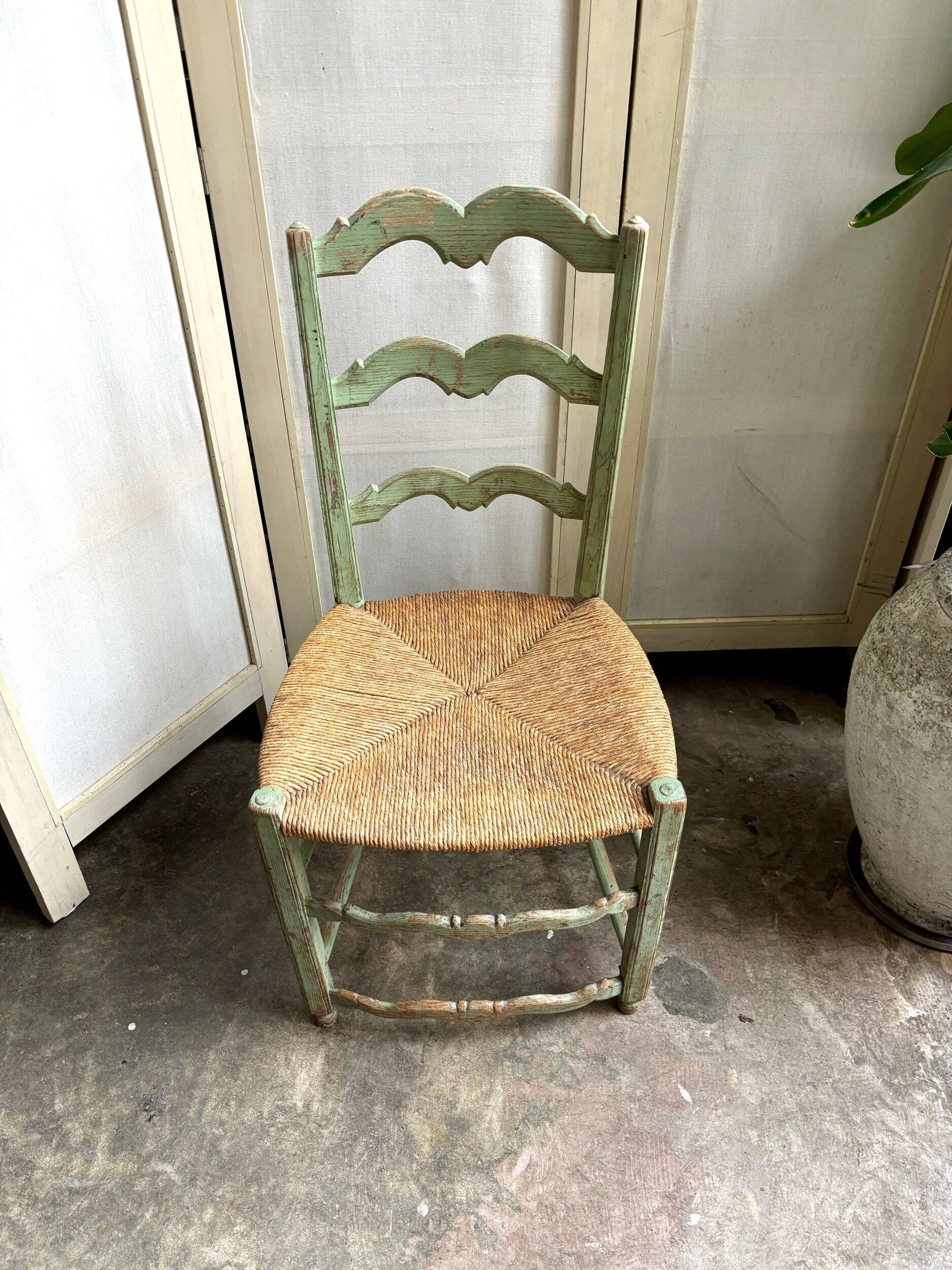 Provençal chair in water green wood and woven straw