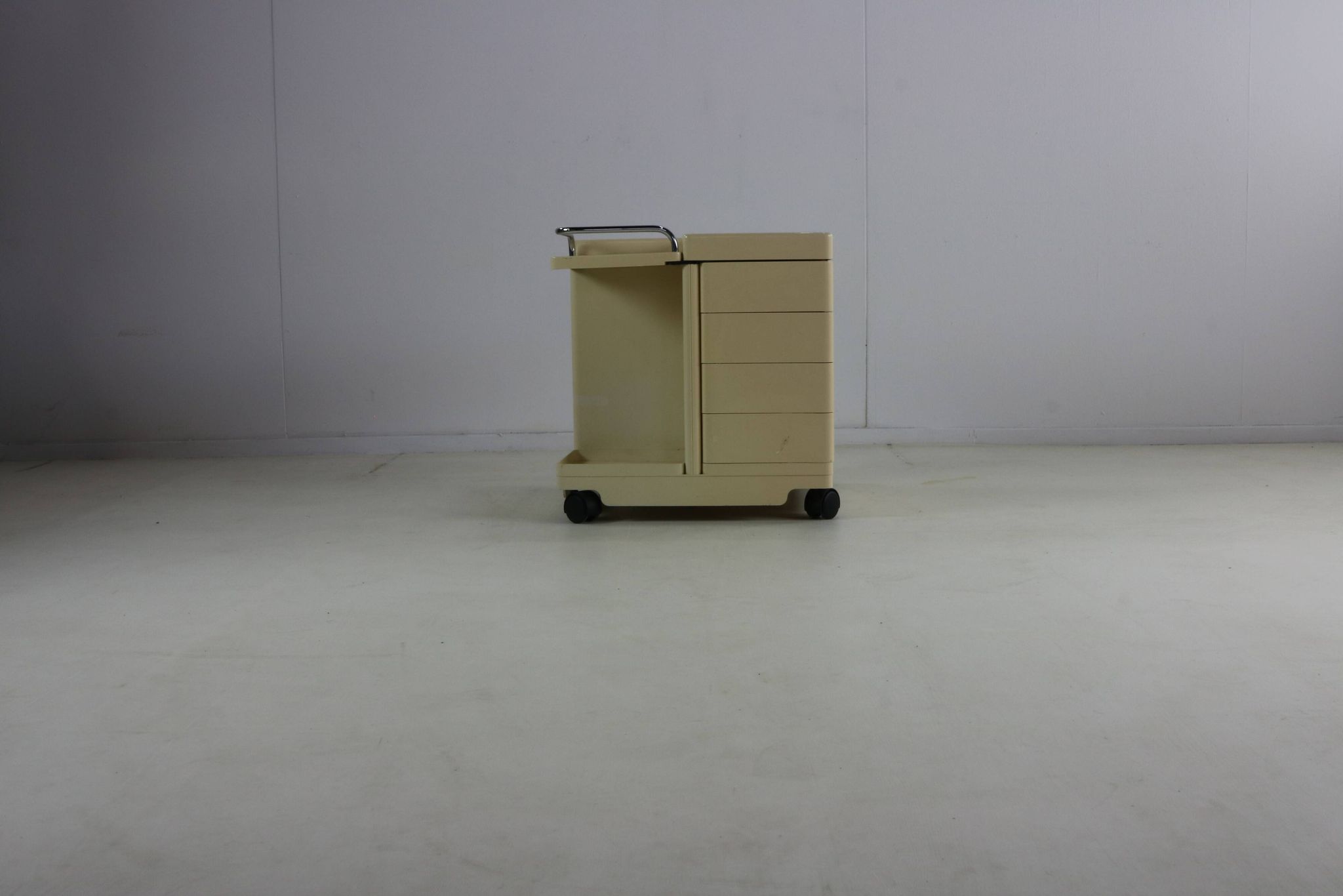 Original seventies serving trolley by iGuzzini Italy