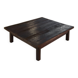 Table basse brutaliste en épicéa foncé piétement chêne