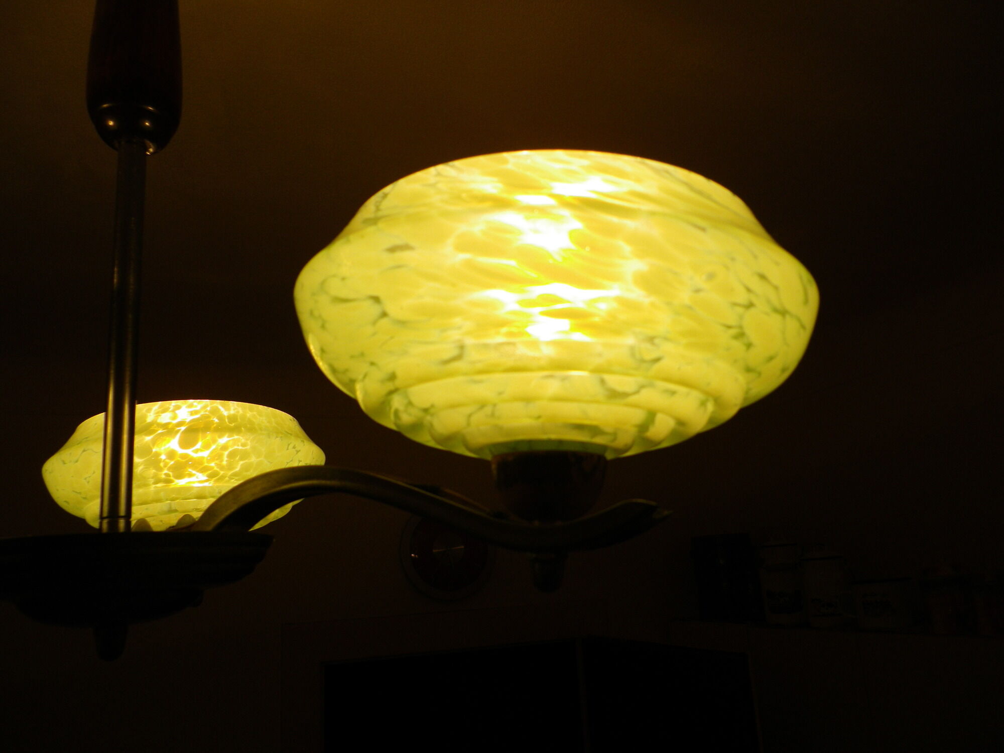 Lustre en opaline des années 1960