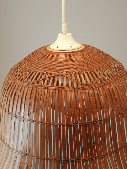 Suspension en rotin vintage forme tulipe