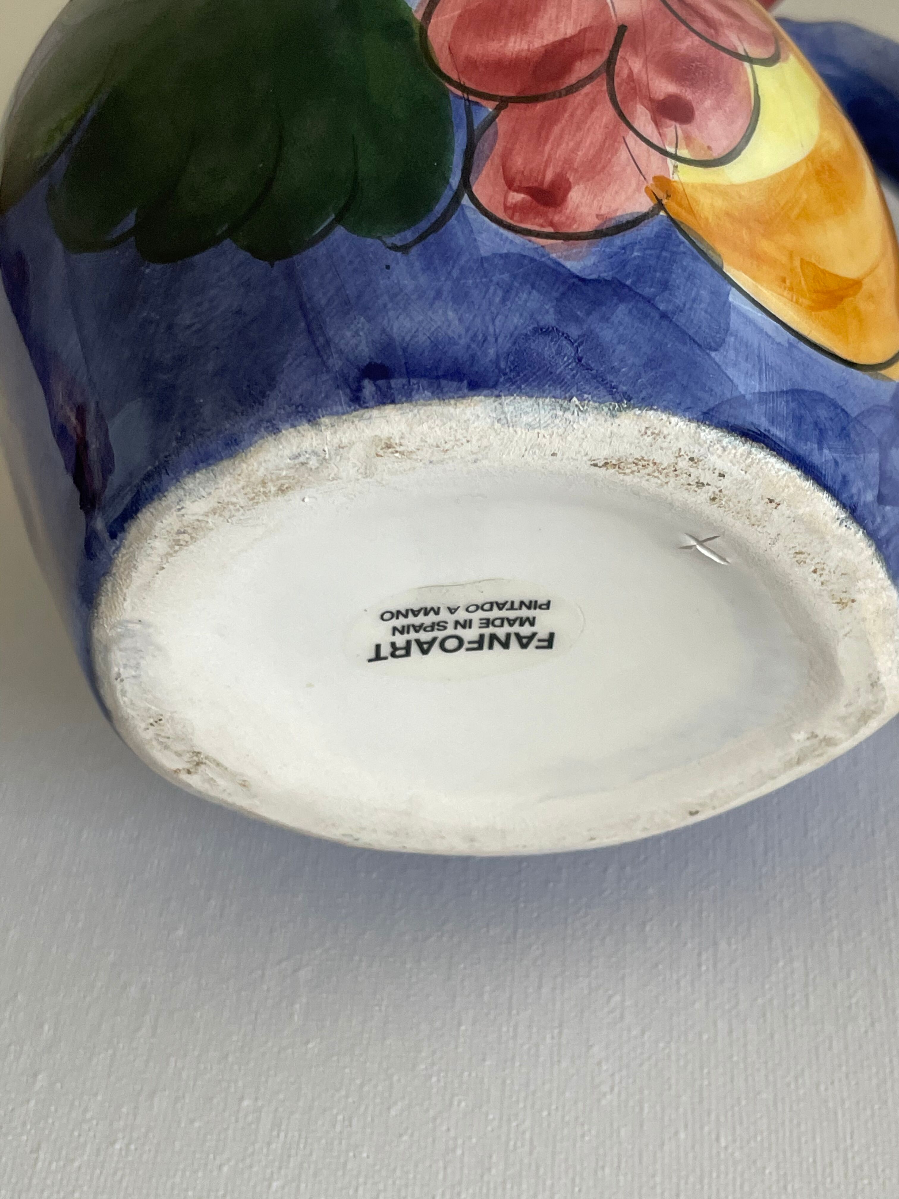 Pitcher vase rooster