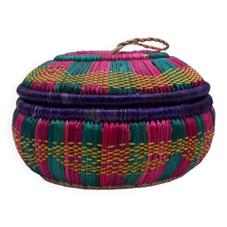 Wicker storage basket with lid