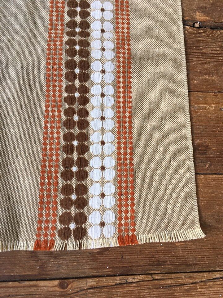 Table path, vintage hanging