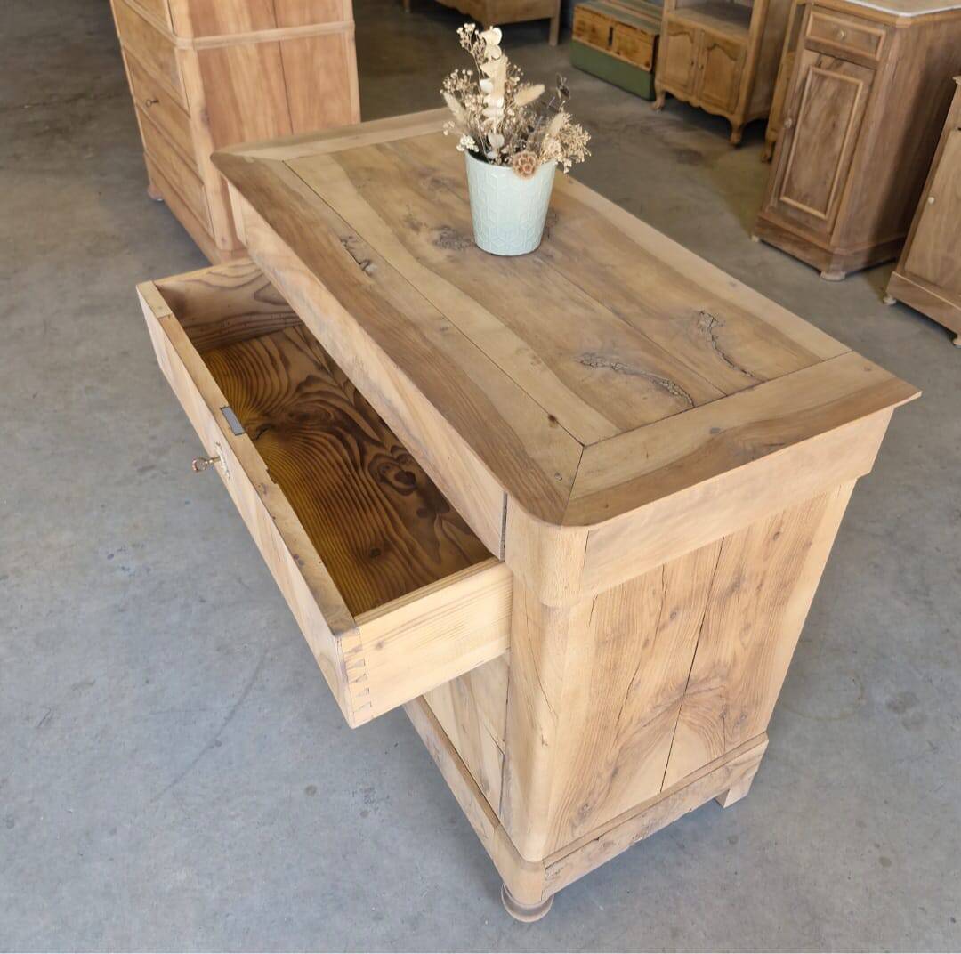 Commode Louis-Philippe en noyer – entièrement aérogommée
